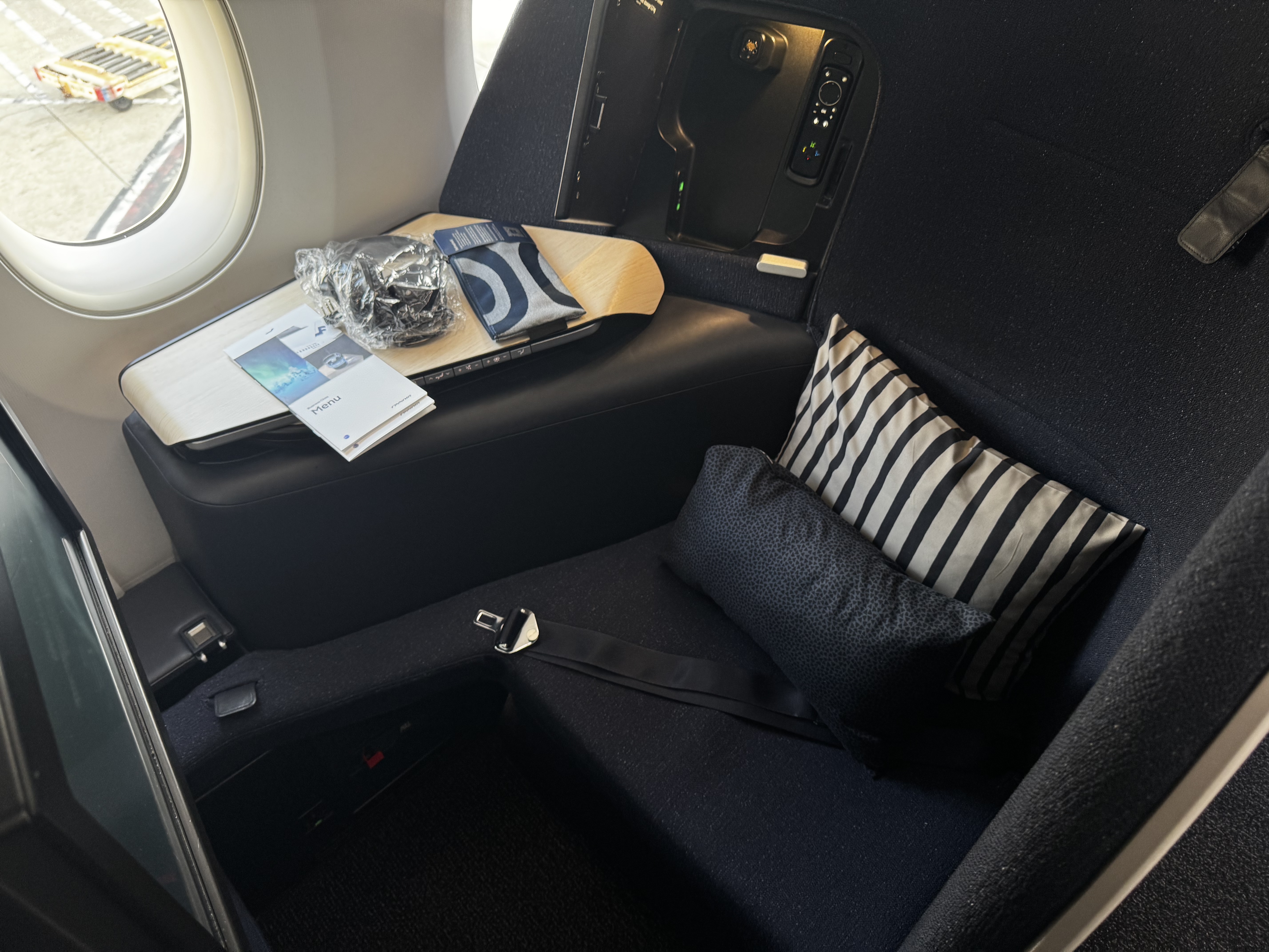 Finnair Airbus A350-900 Business Class Review [LAX to HEL]