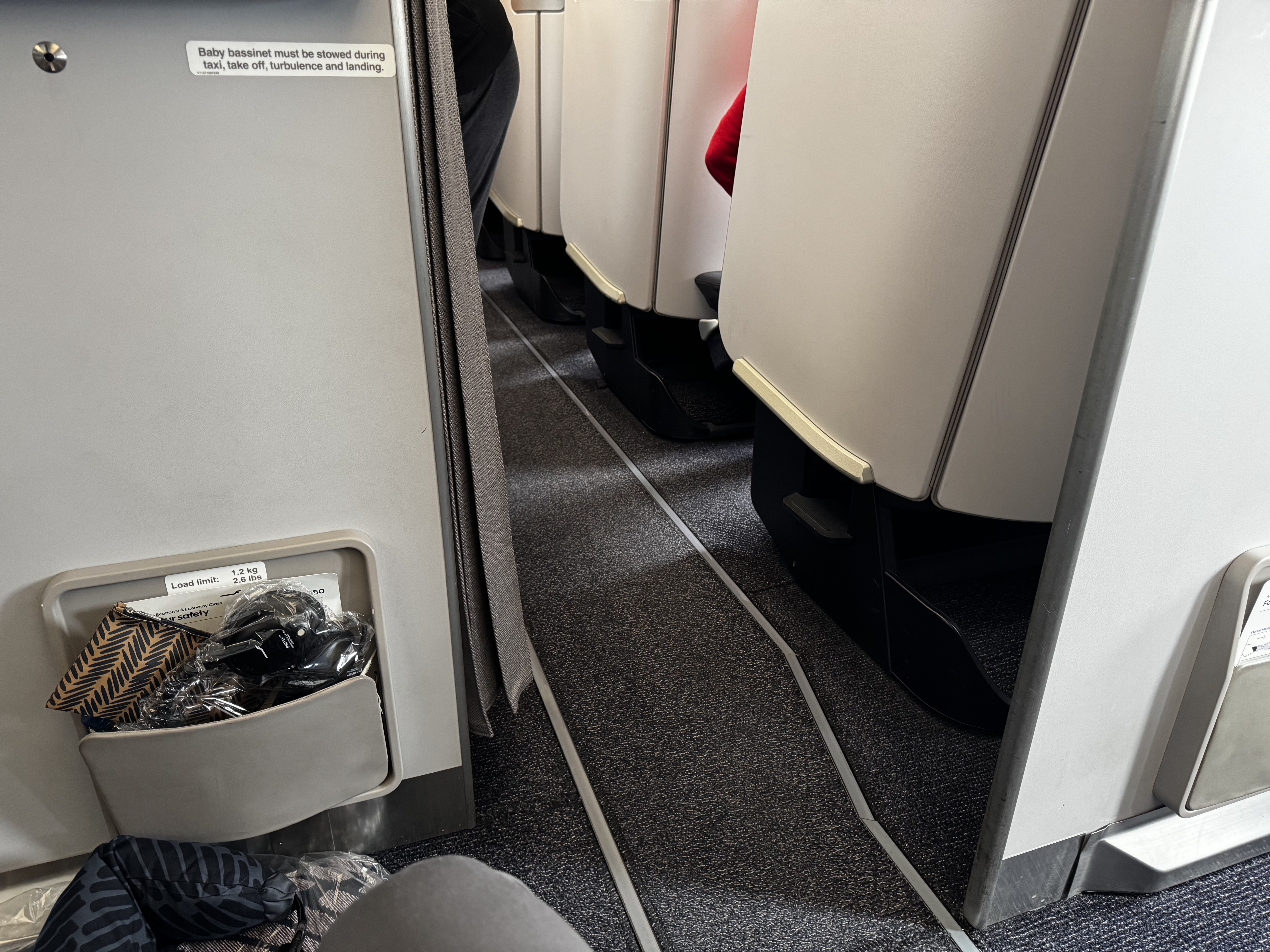 Finnair A350XWB premium economy bend in aisle Finnair A350XWB premium economy bend in aisle