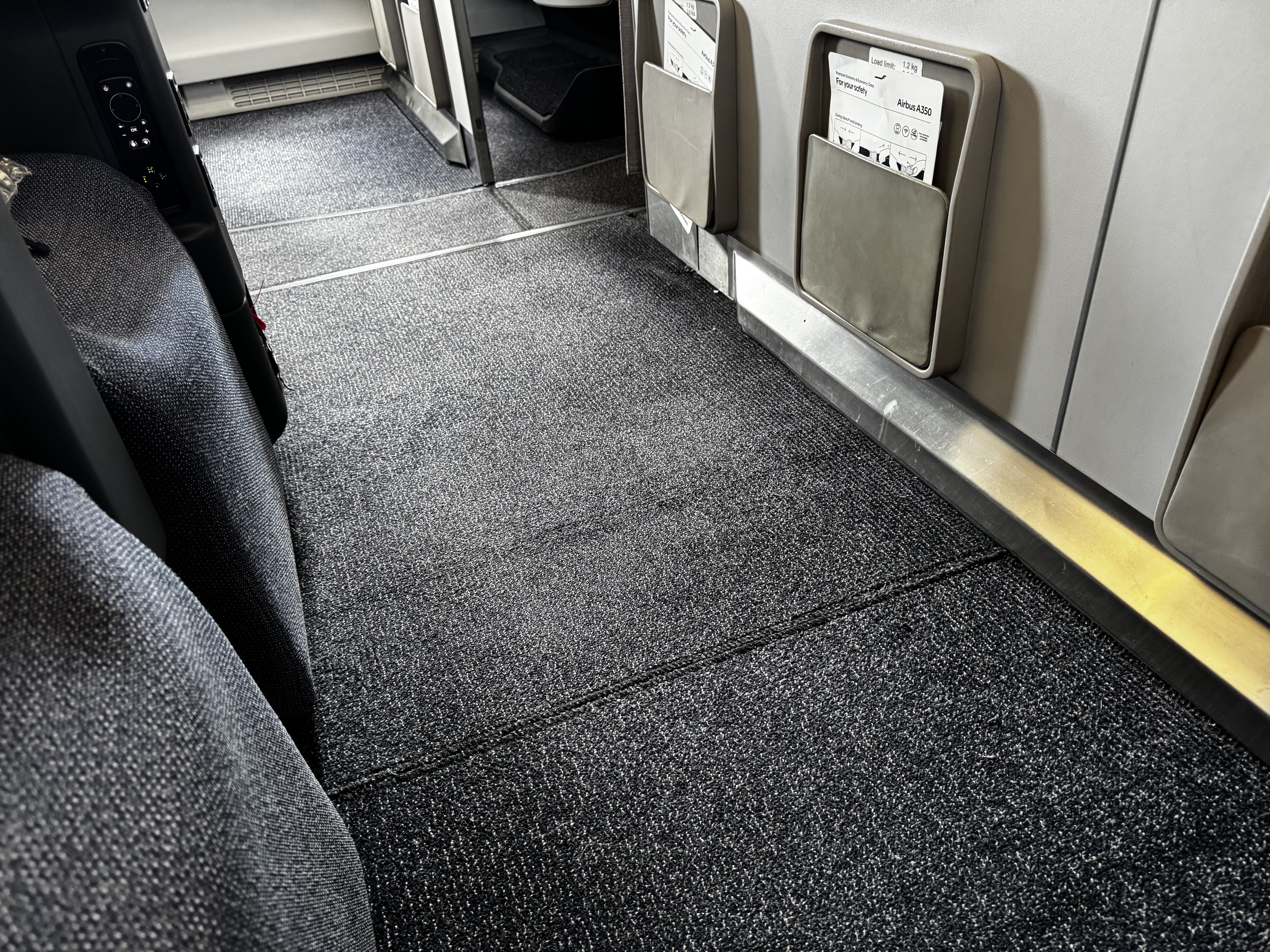 Finnair A350XWB premium economy bulkhead pitch Finnair A350XWB premium economy bulkhead pitch