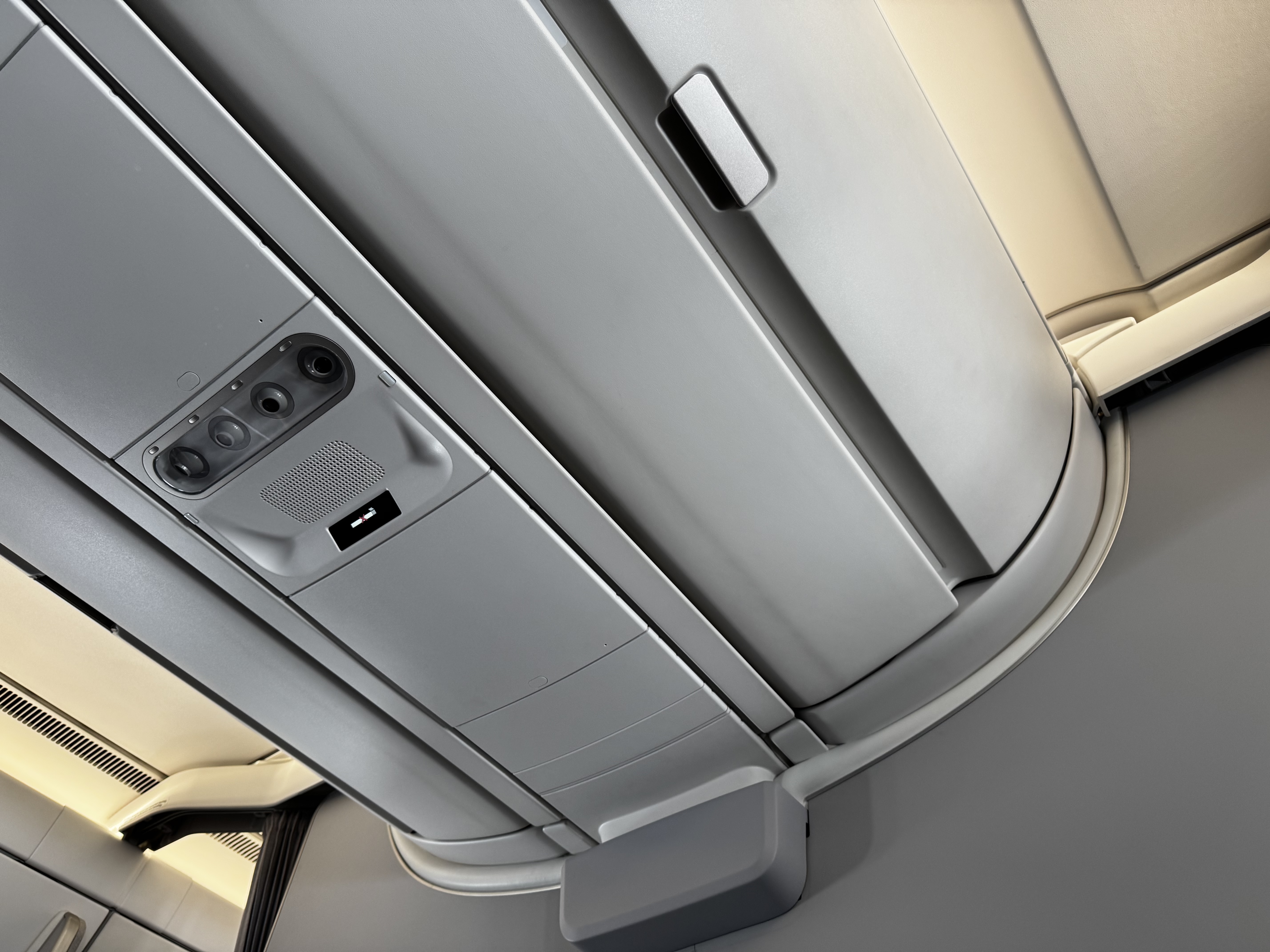 Finnair A350XWB premium economy overhead bins Finnair A350XWB premium economy overhead bins