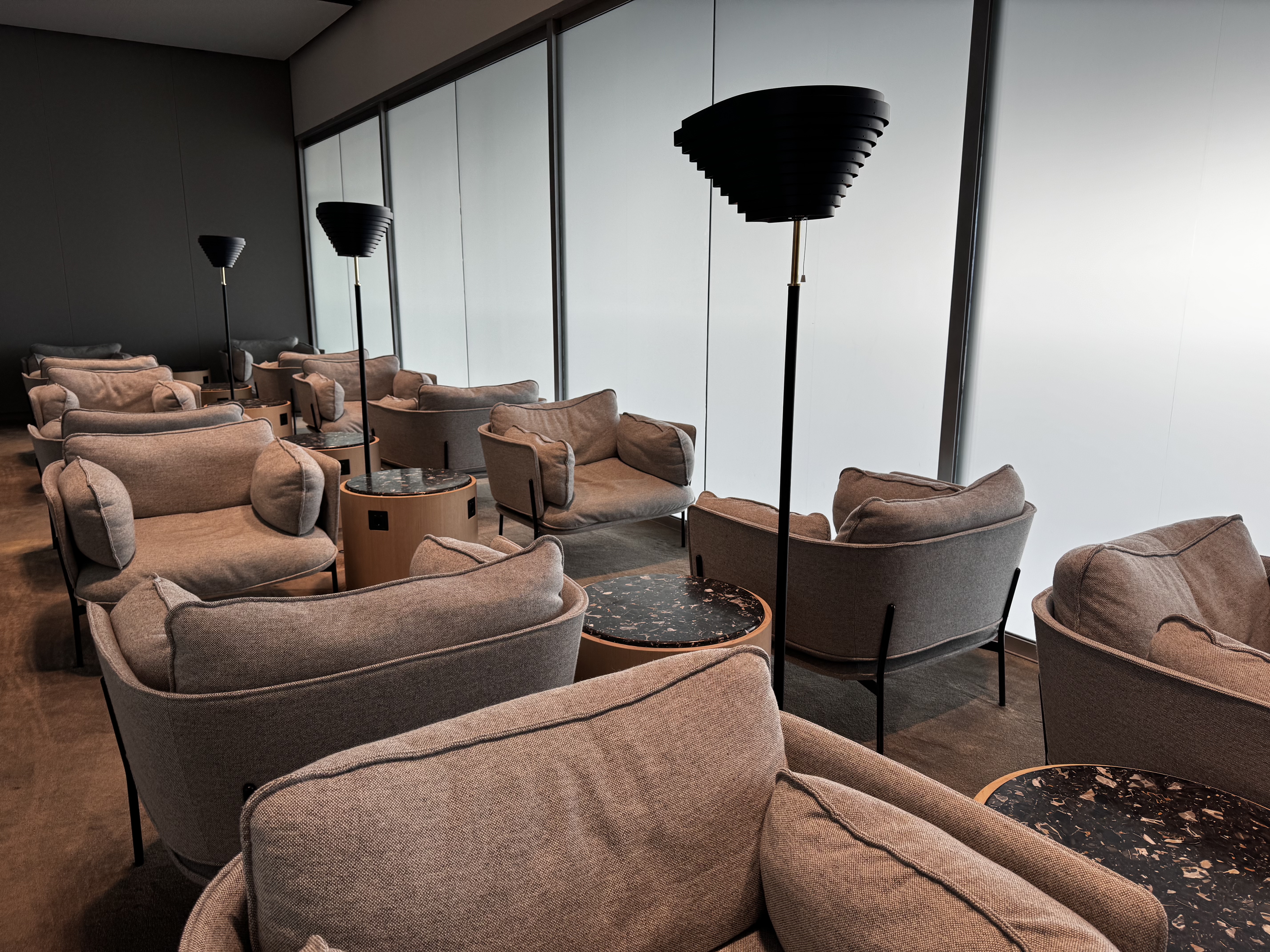 Finnair Lounge Helsinki HEL Non Schengen Platinum Wing rear seating