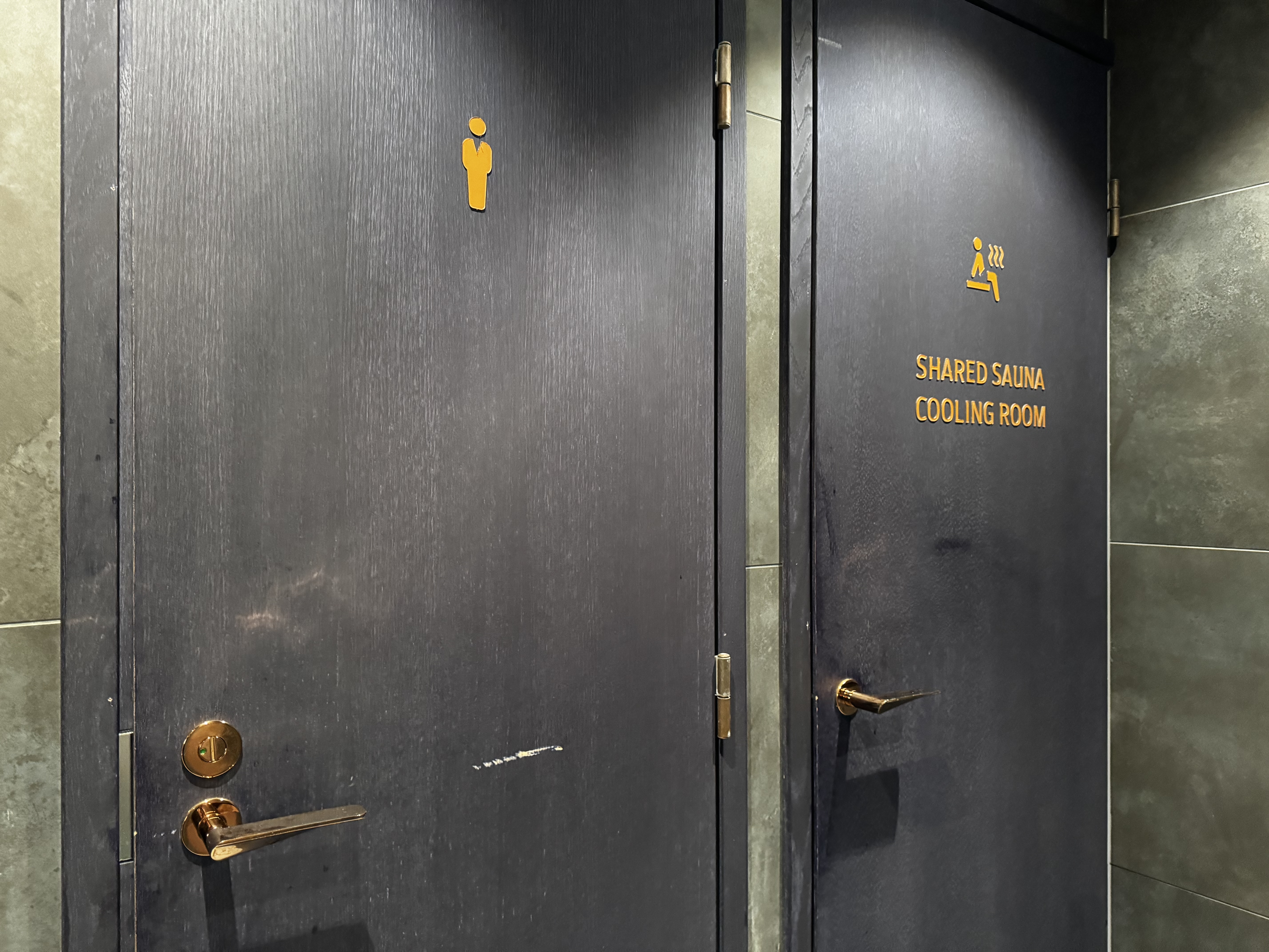Finnair Lounge Helsinki HEL Non Schengen Platinum Wing sauna door