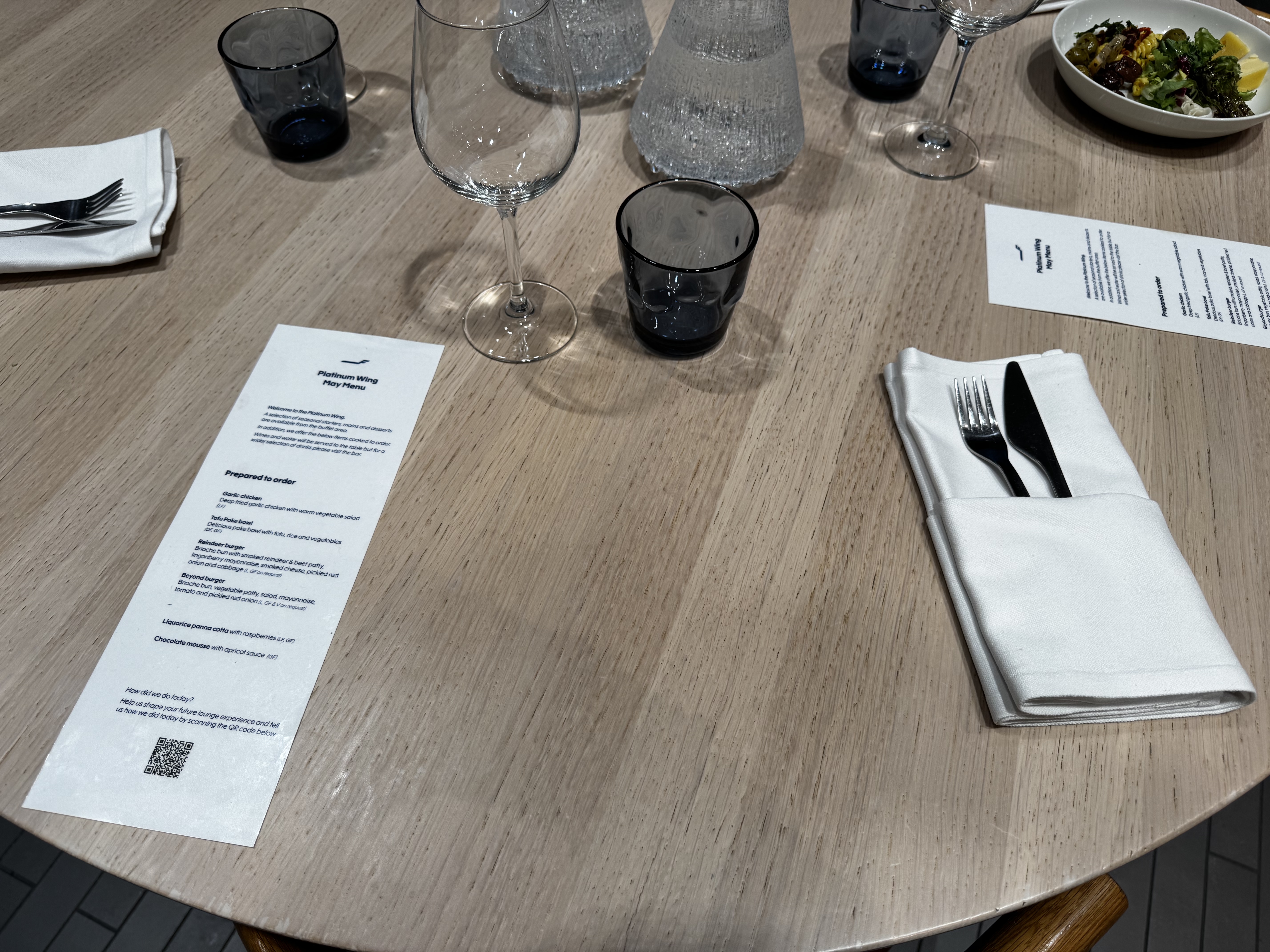 Finnair Lounge Helsinki HEL Non Schengen Platinum Wing table closeup