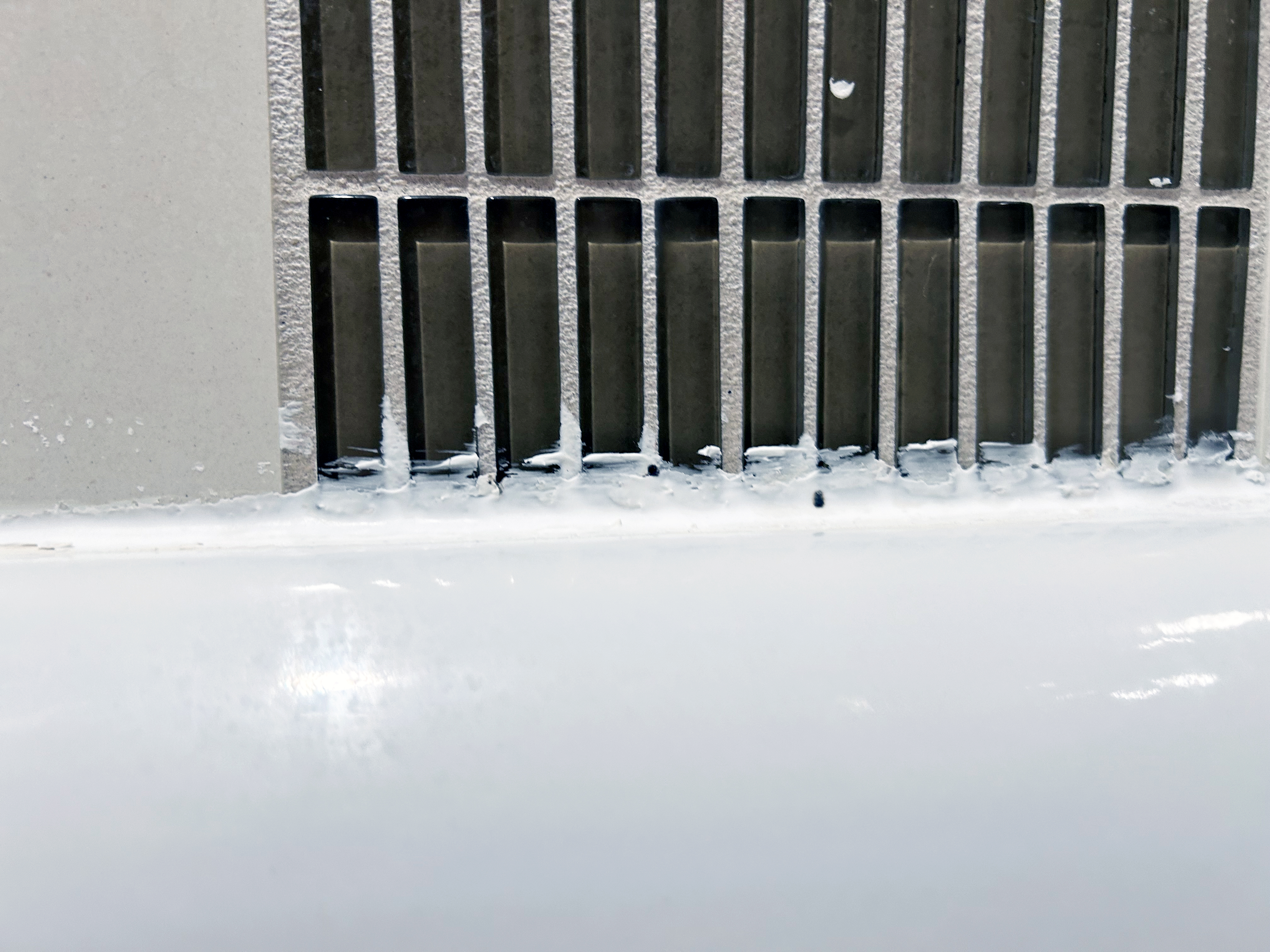 Hyatt Place I Drive Orlando tub caulking