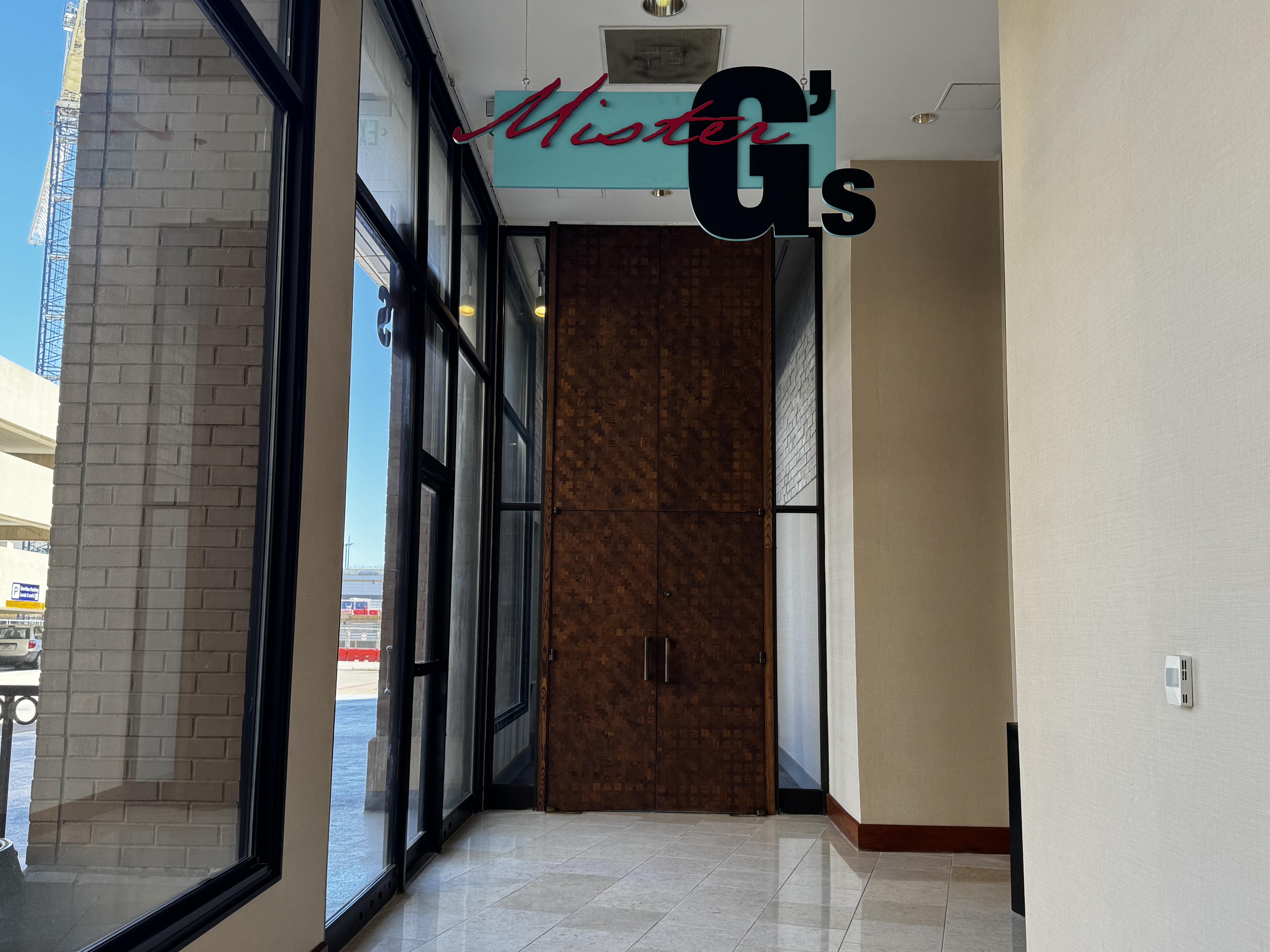 Hyatt Regency DFW Mister Gs entrance