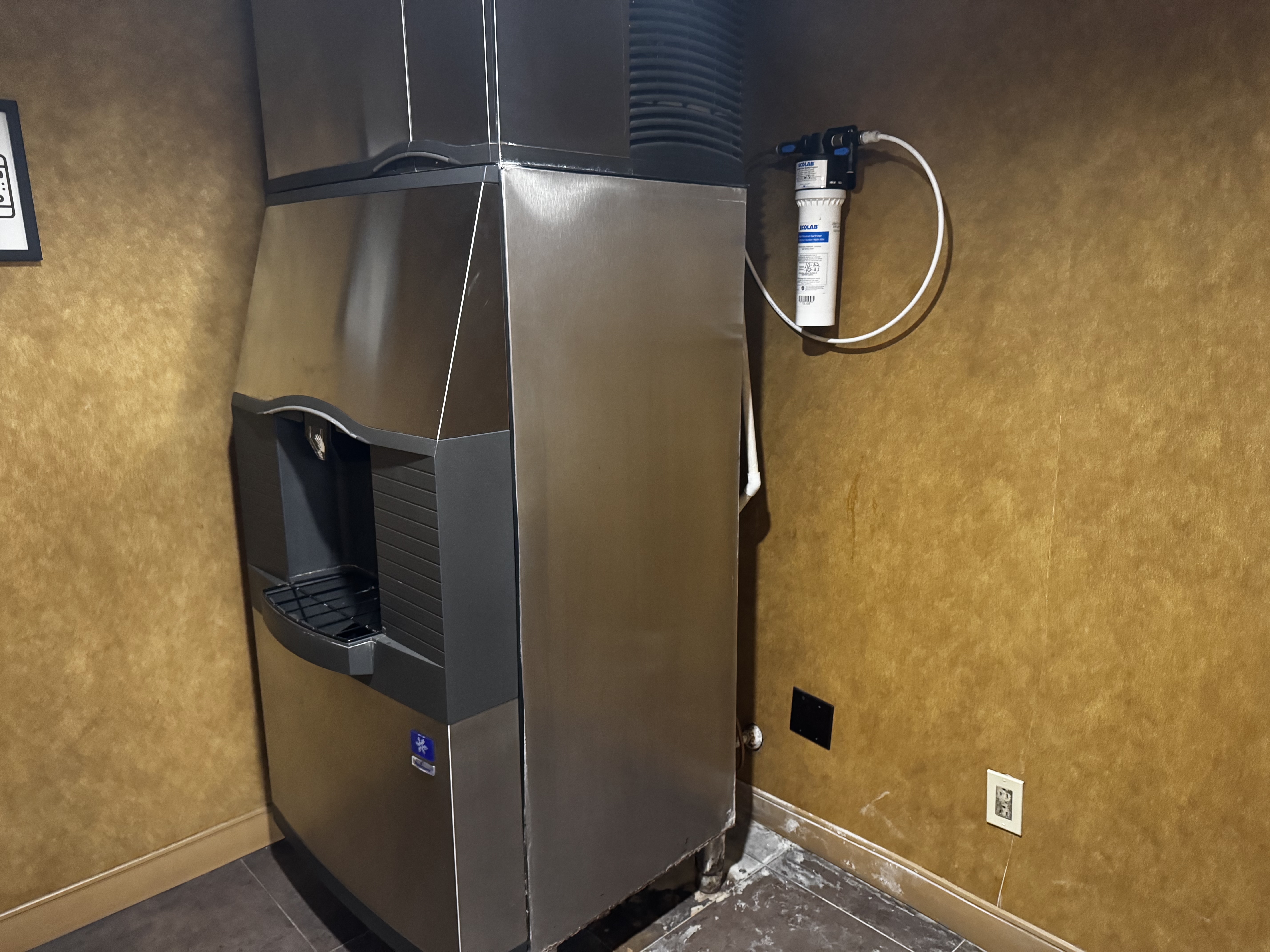 Hyatt Regency DFW ice machine