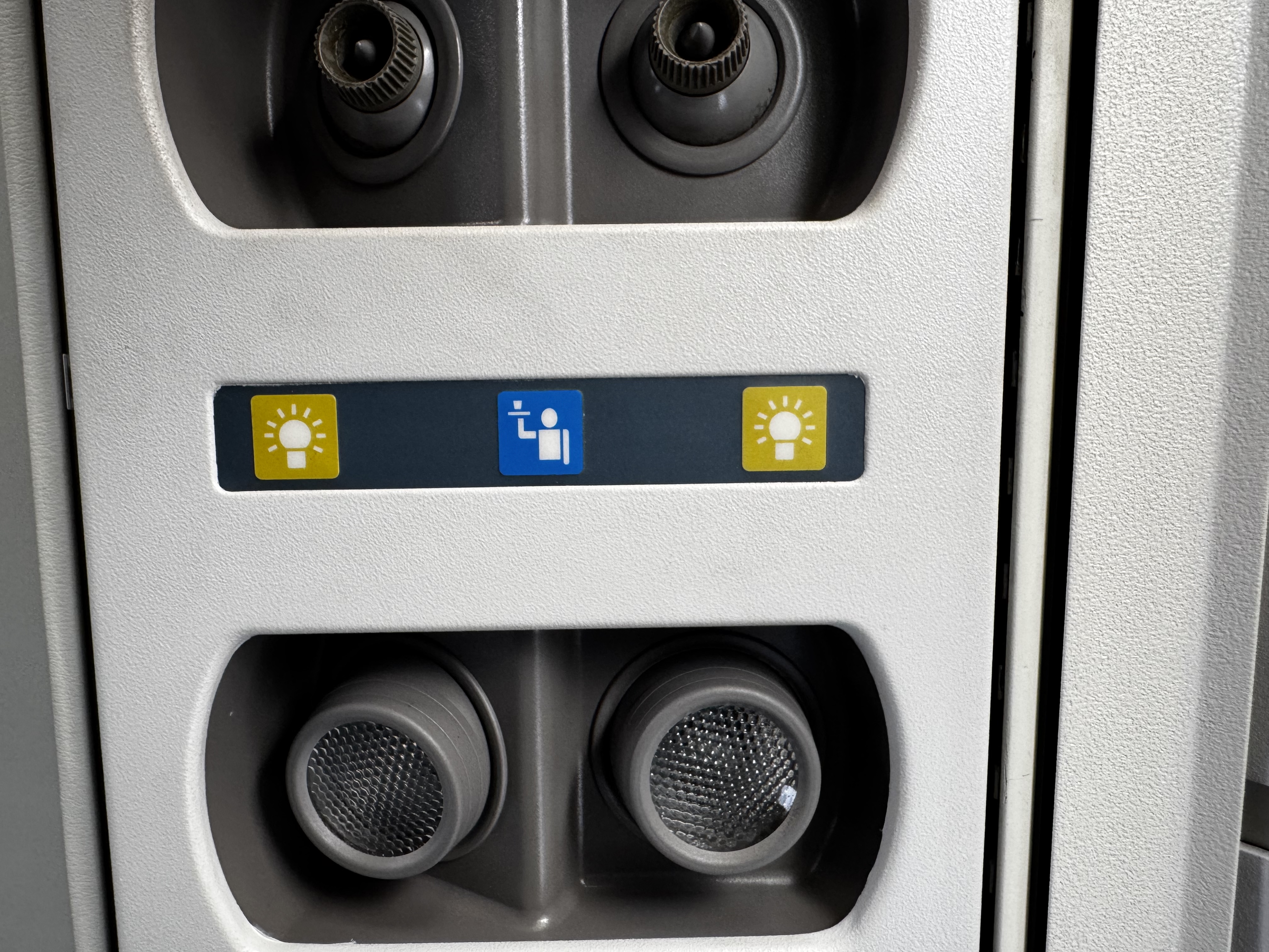 JSX E145 DAL SNA nozzles lights