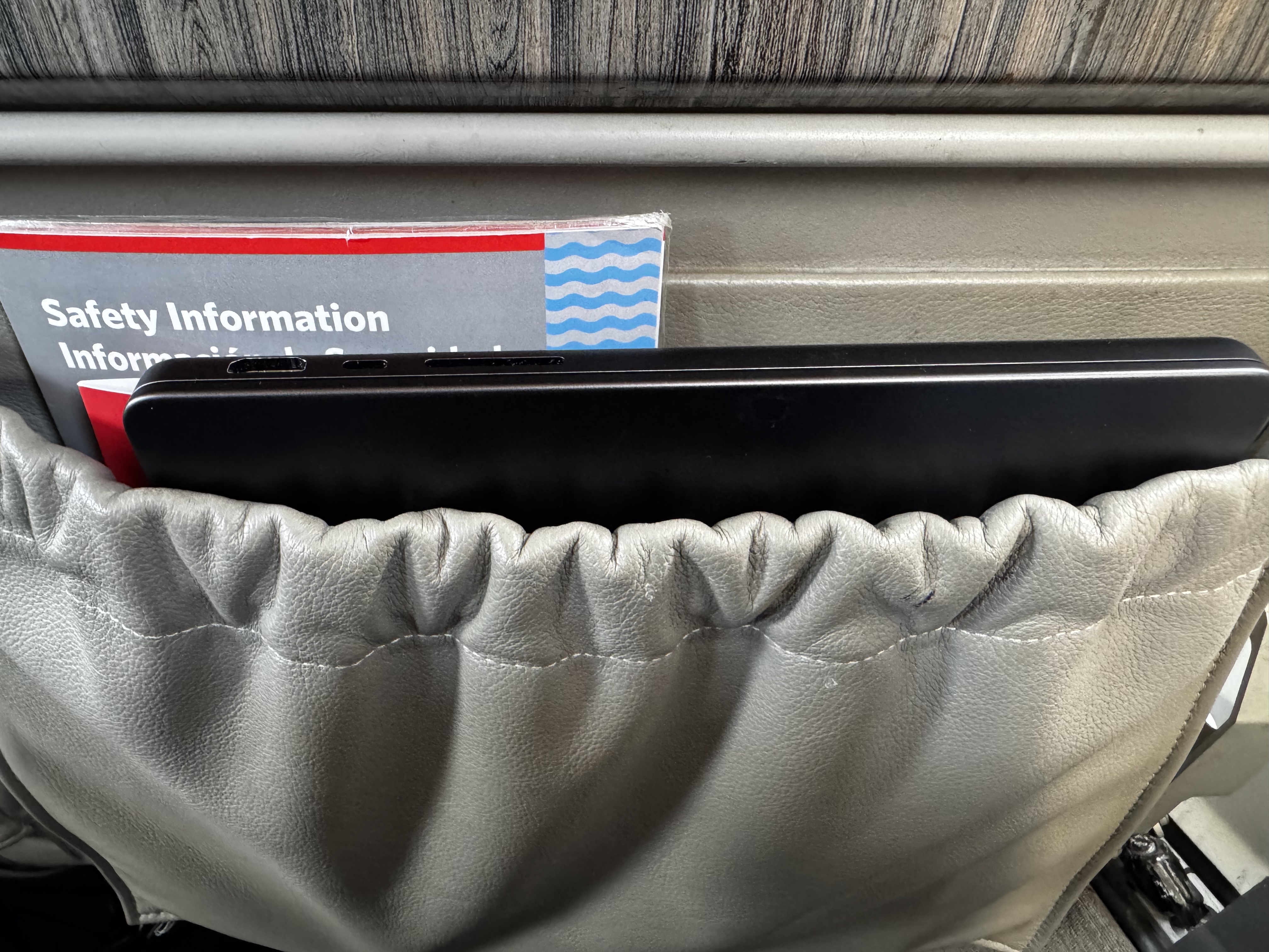 JSX E145 DAL SNA seat pocket