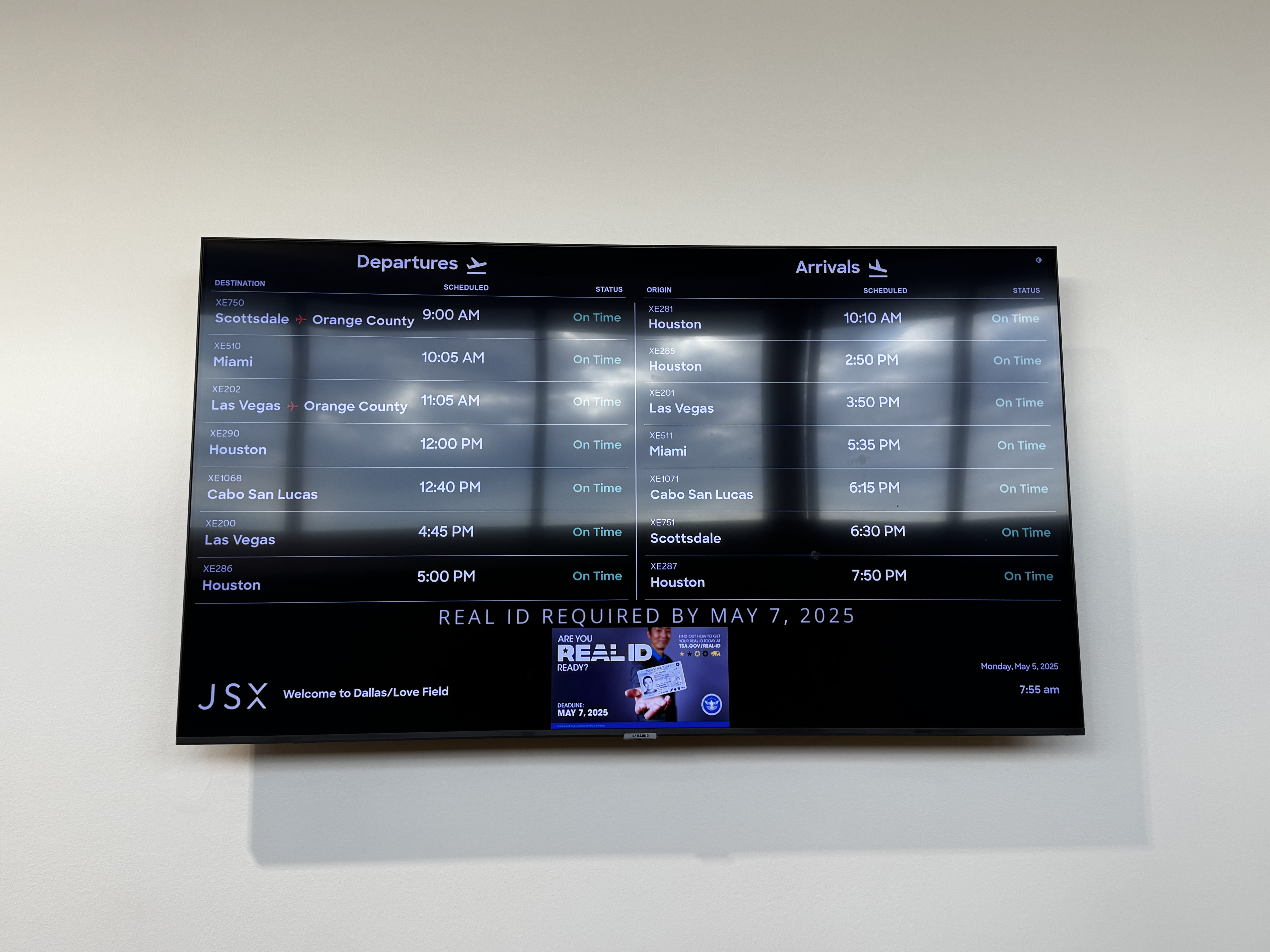 JSX lounge DAL departure boards
