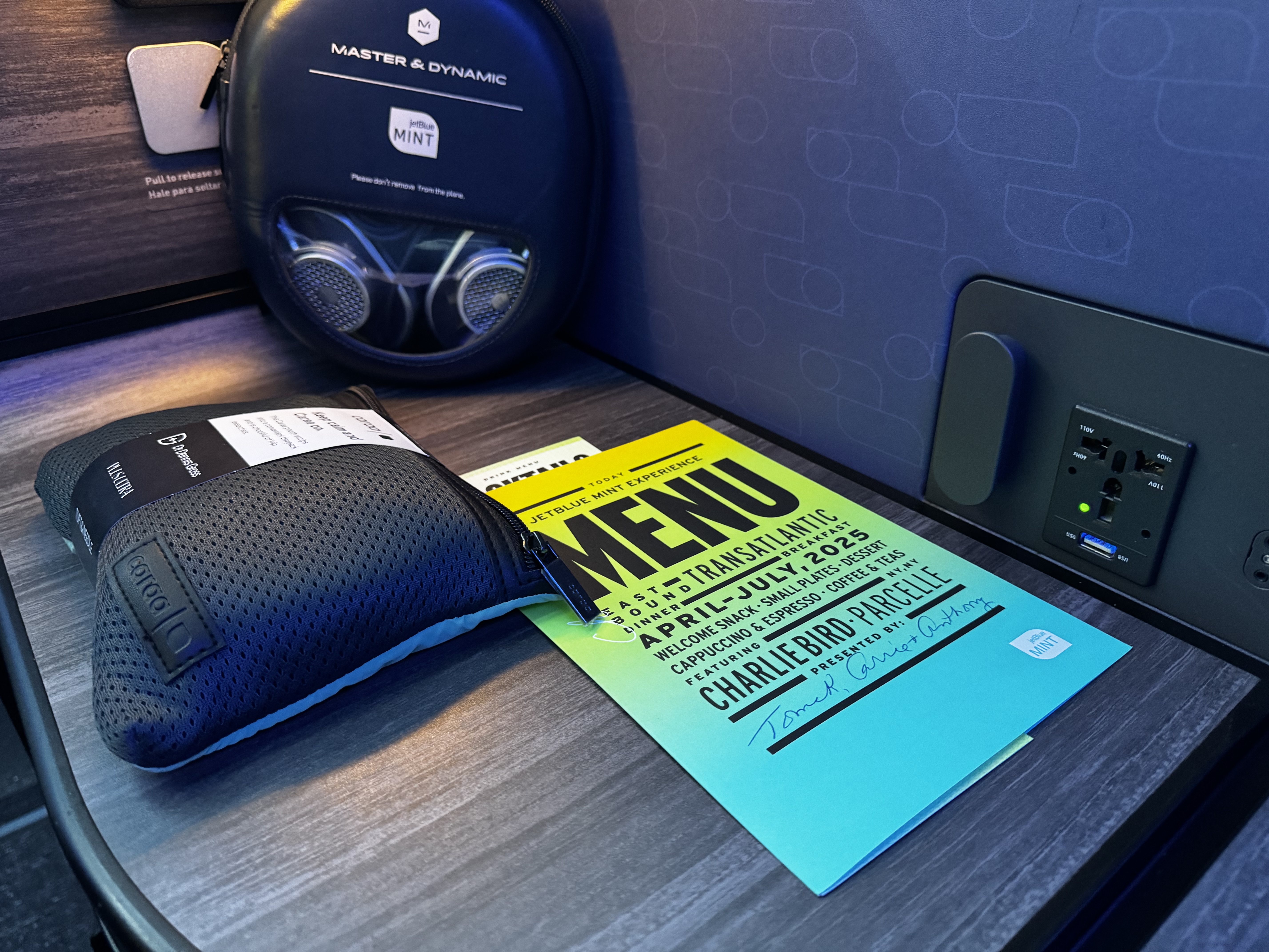 JetBlue Mint A321XLR BOS MAD seat table JetBlue Mint A321XLR BOS MAD seat table