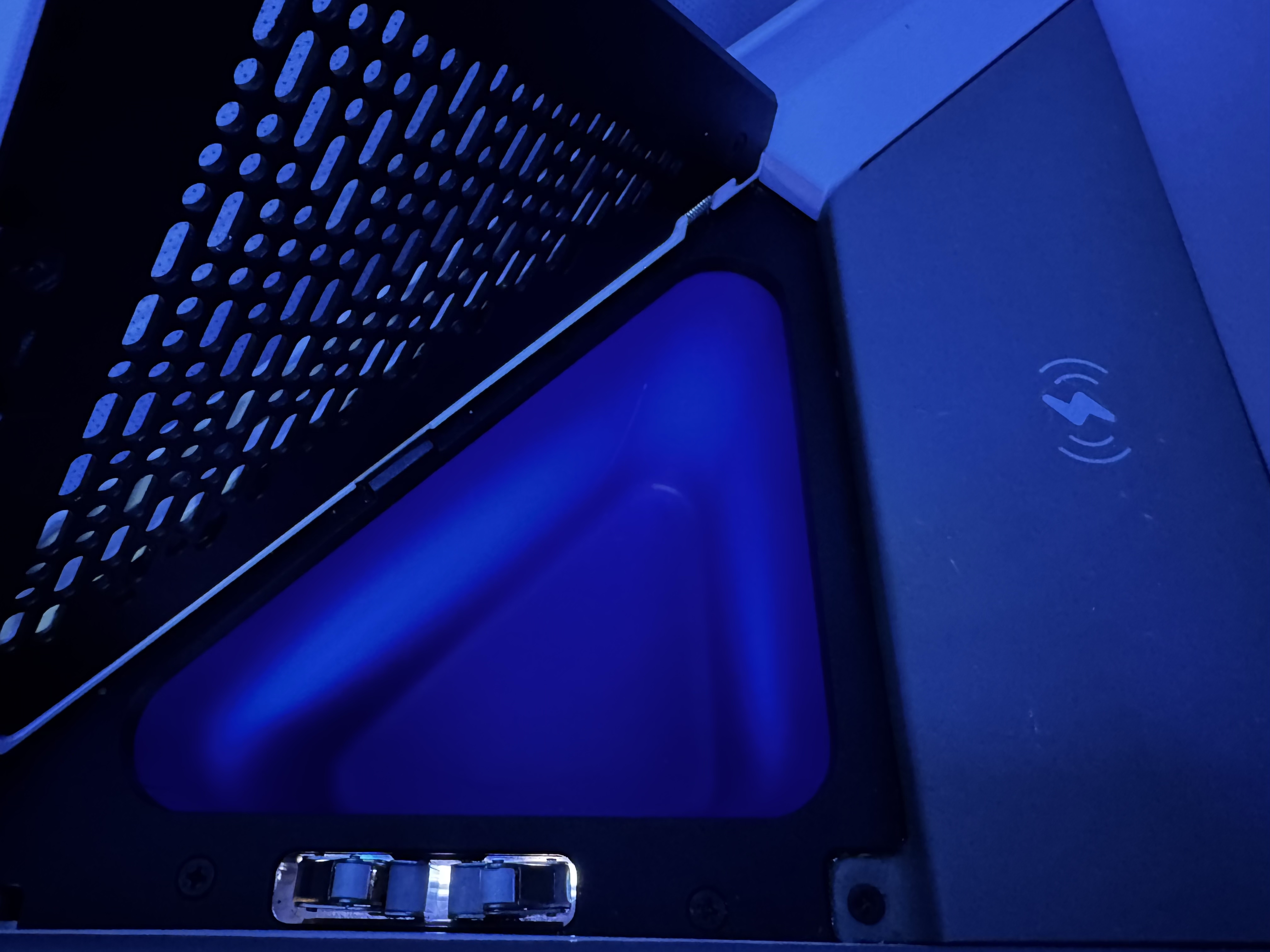 JetBlue Mint A321XLR BOS MAD storage bin wireless charging JetBlue Mint A321XLR BOS MAD storage bin wireless charging