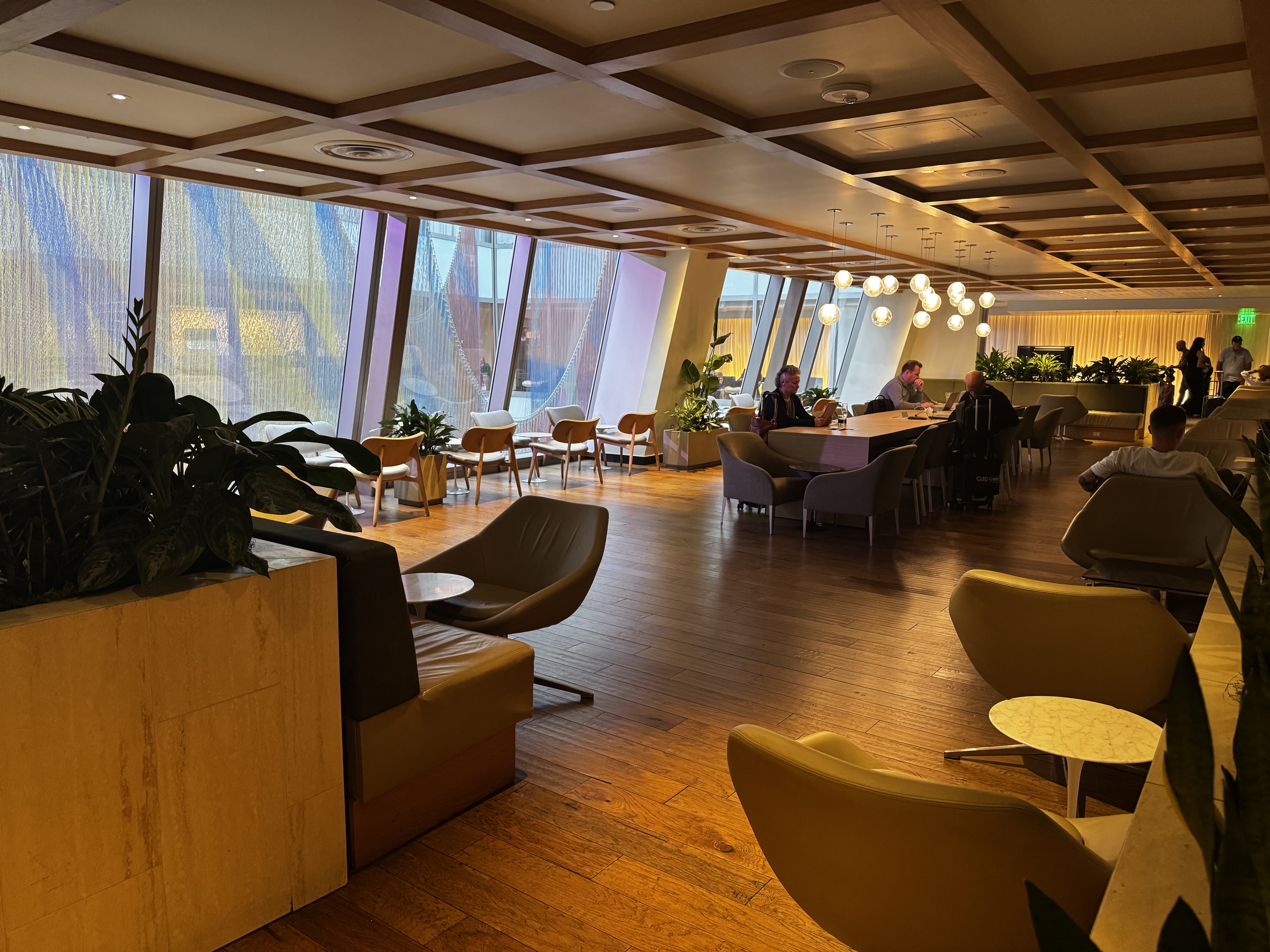 Oneworld Lounge LAX open seating
