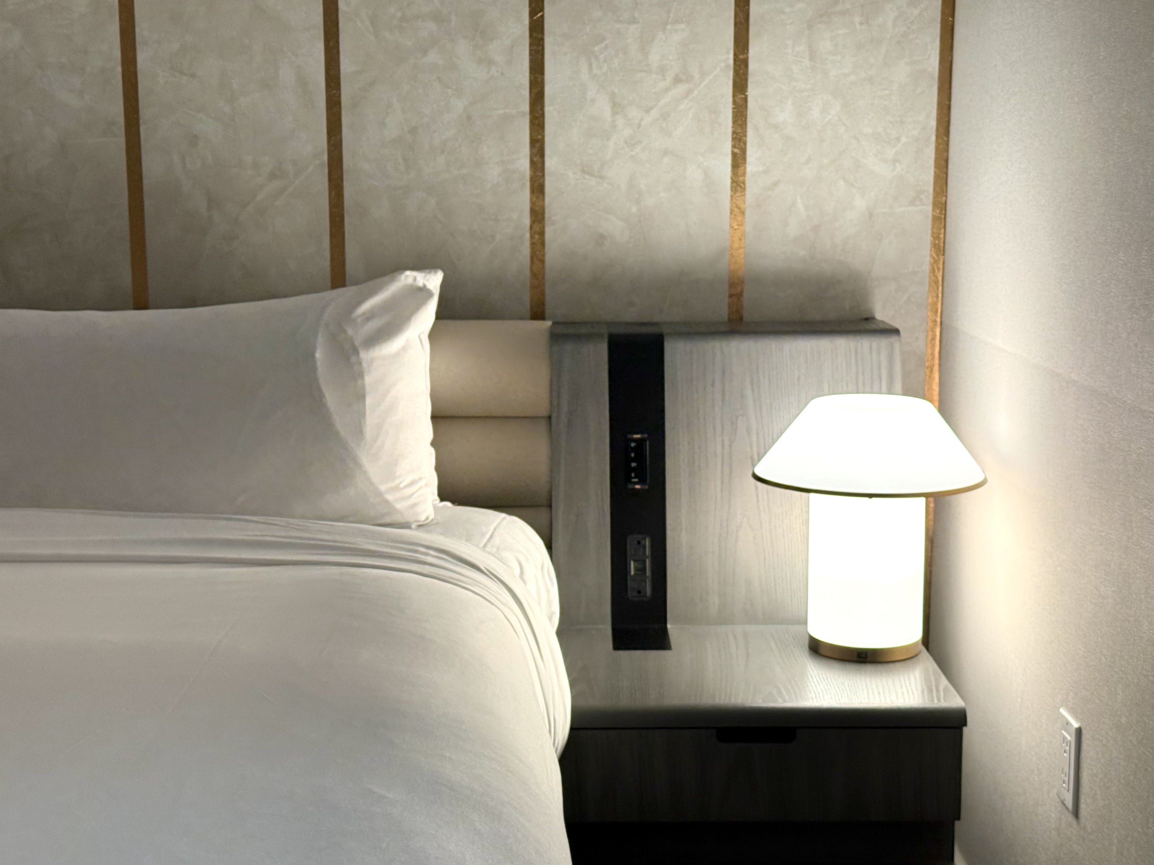 W Hollywood bedside table W Hollywood bedside table