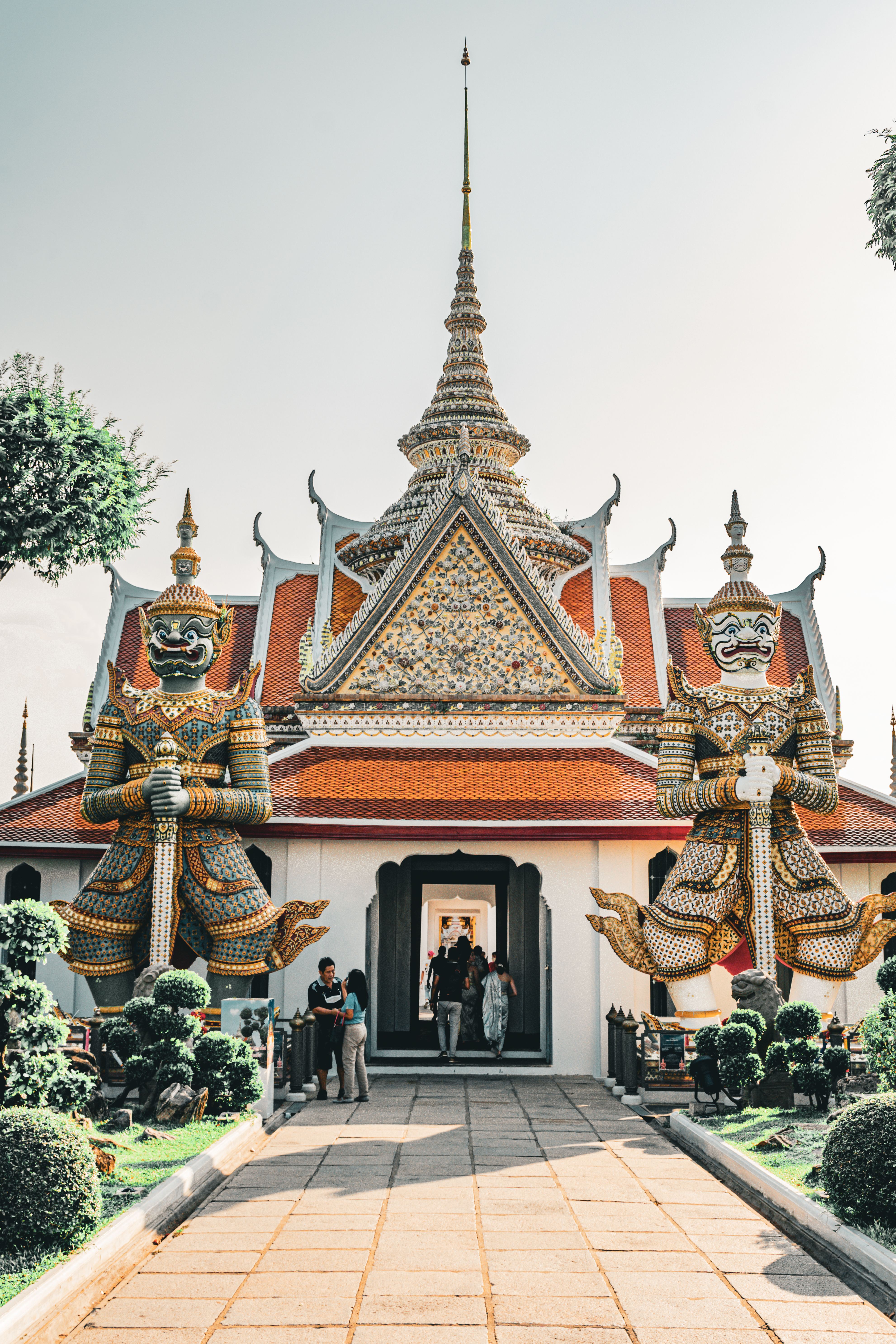Wat Arun Bangkok statues Wat Arun Bangkok statues
