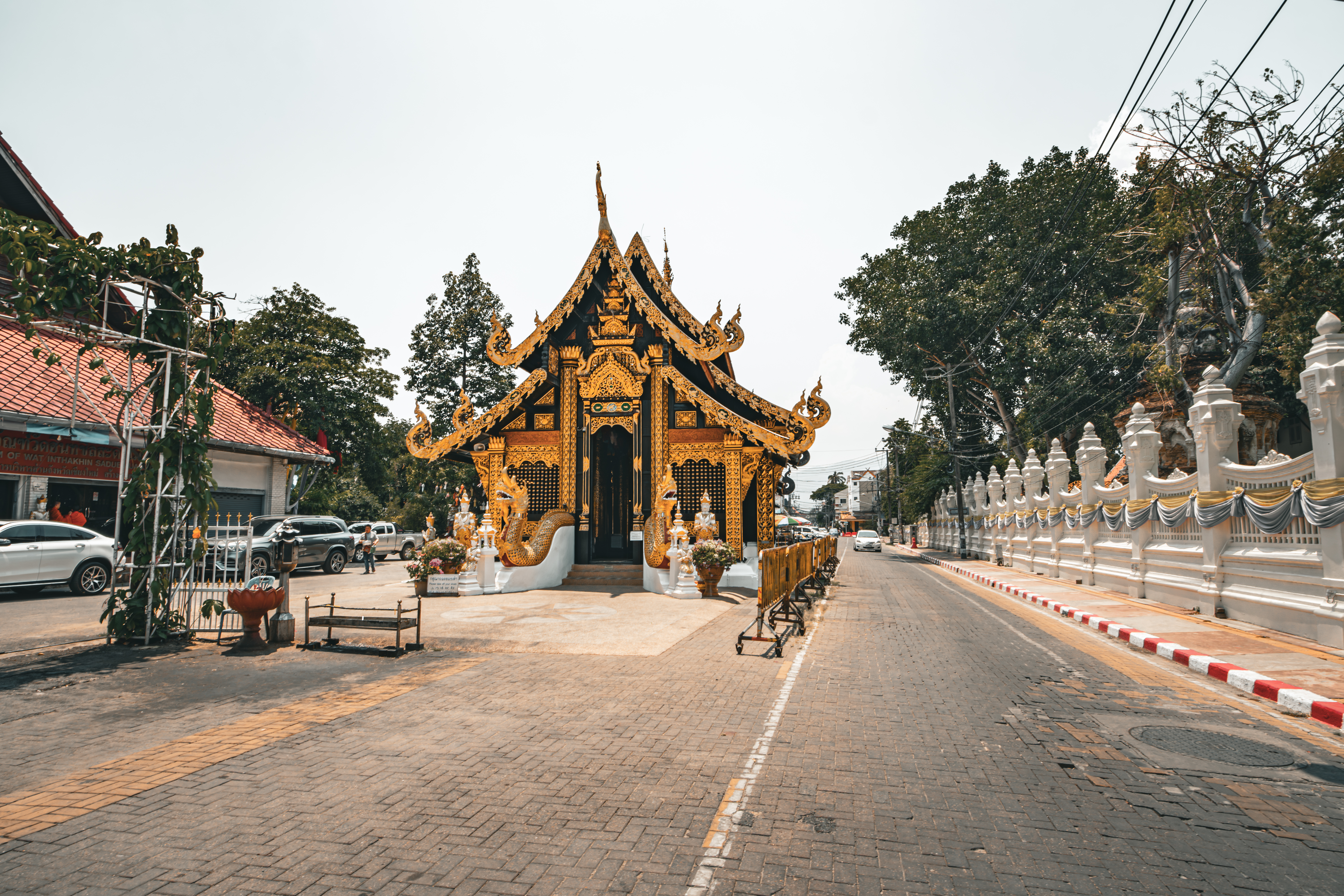 Wat Inthakhin Sadue Muang exterior