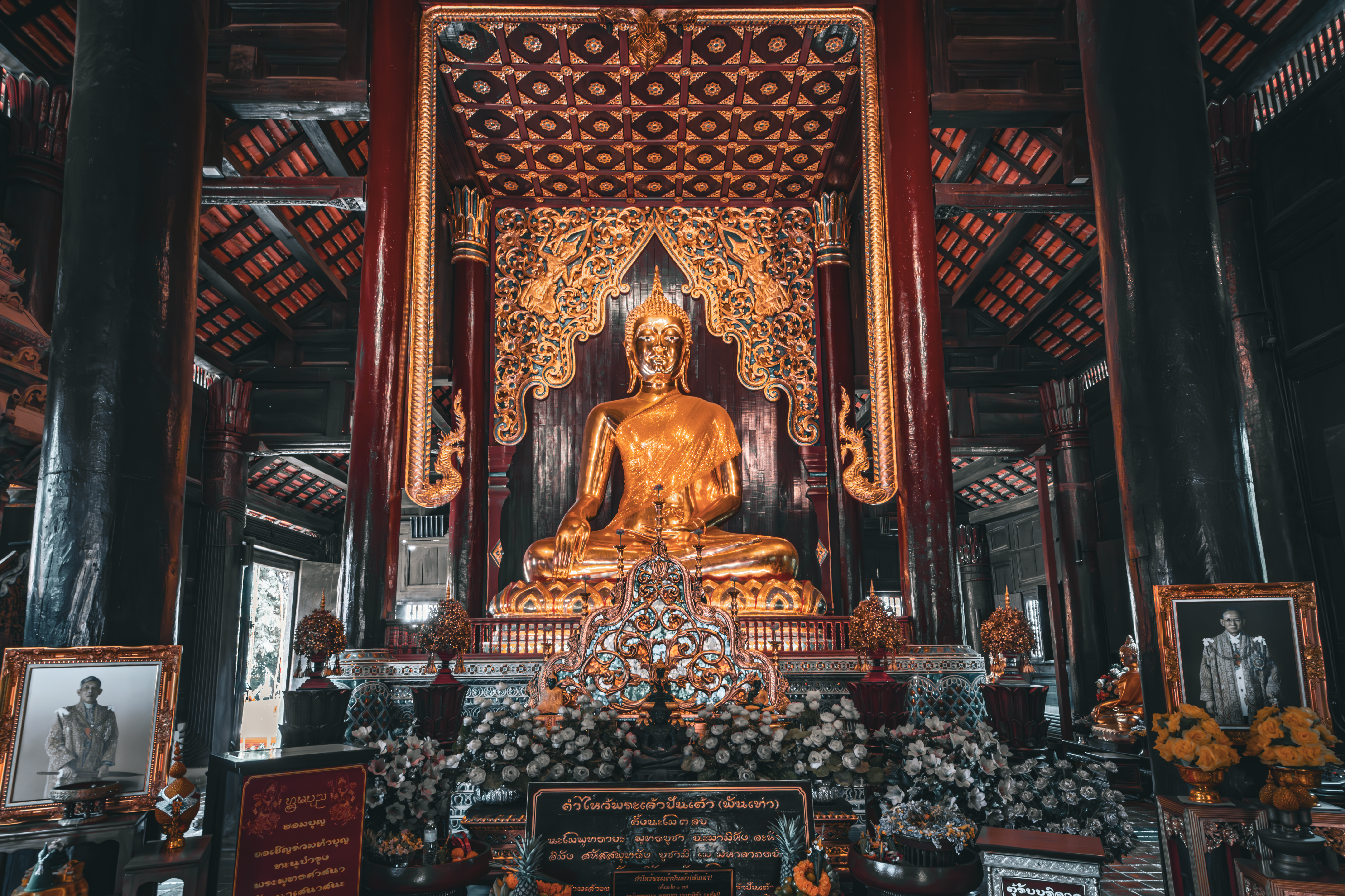 Wat Phantao Buddha statue inside
