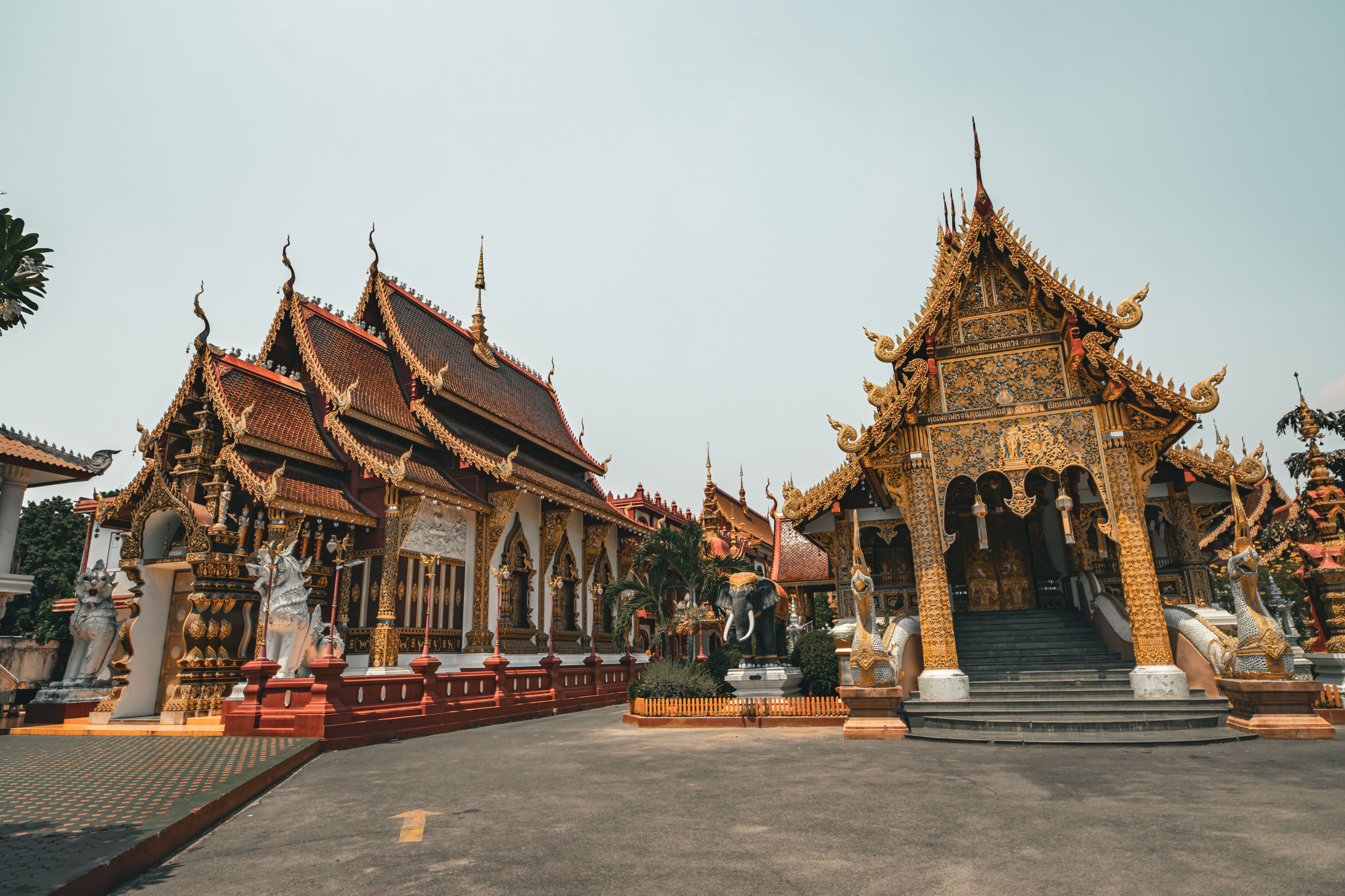 Wat Saen Muang Ma Luang 2 temples