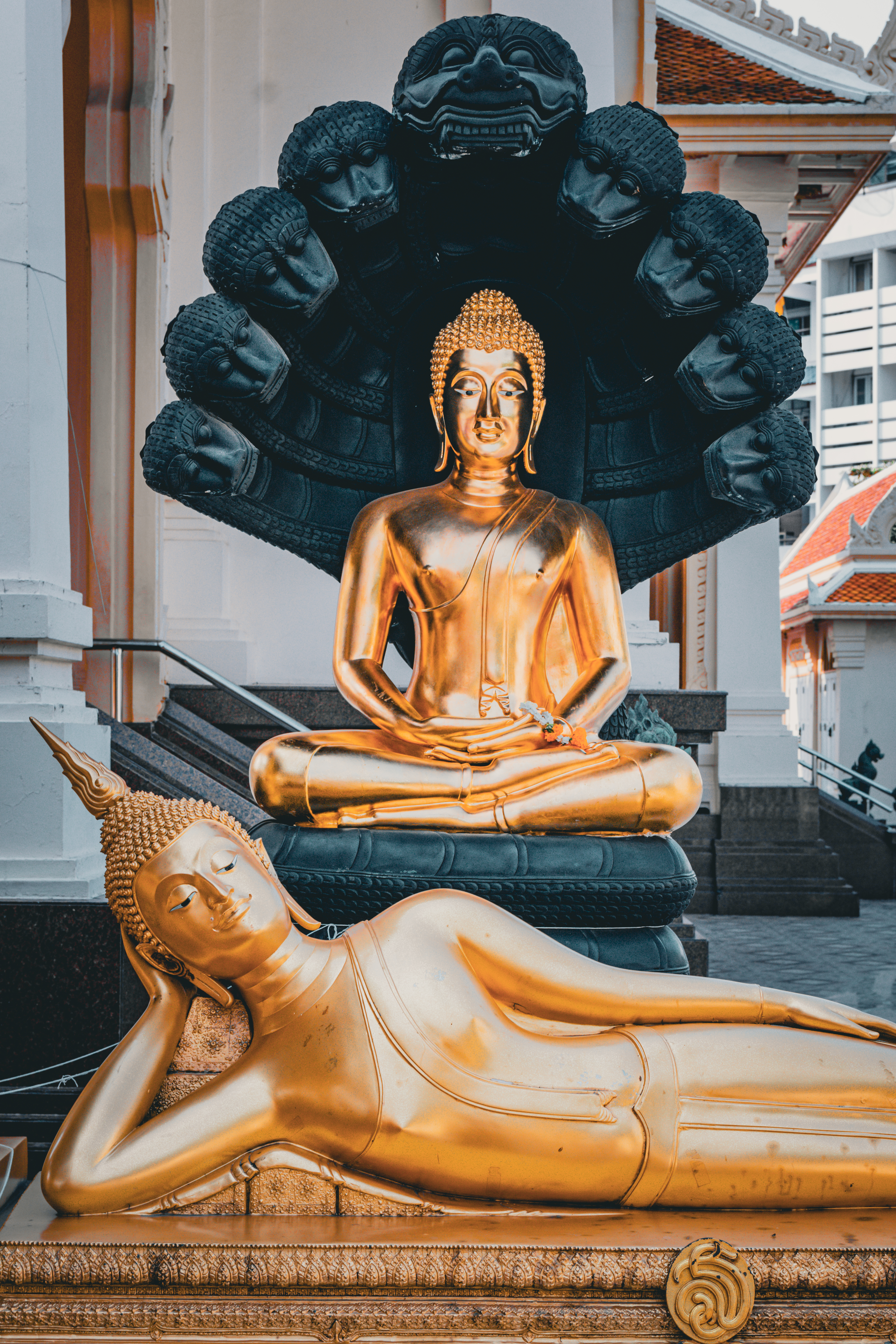 Wat Traimit Buddha statues Wat Traimit Buddha statues