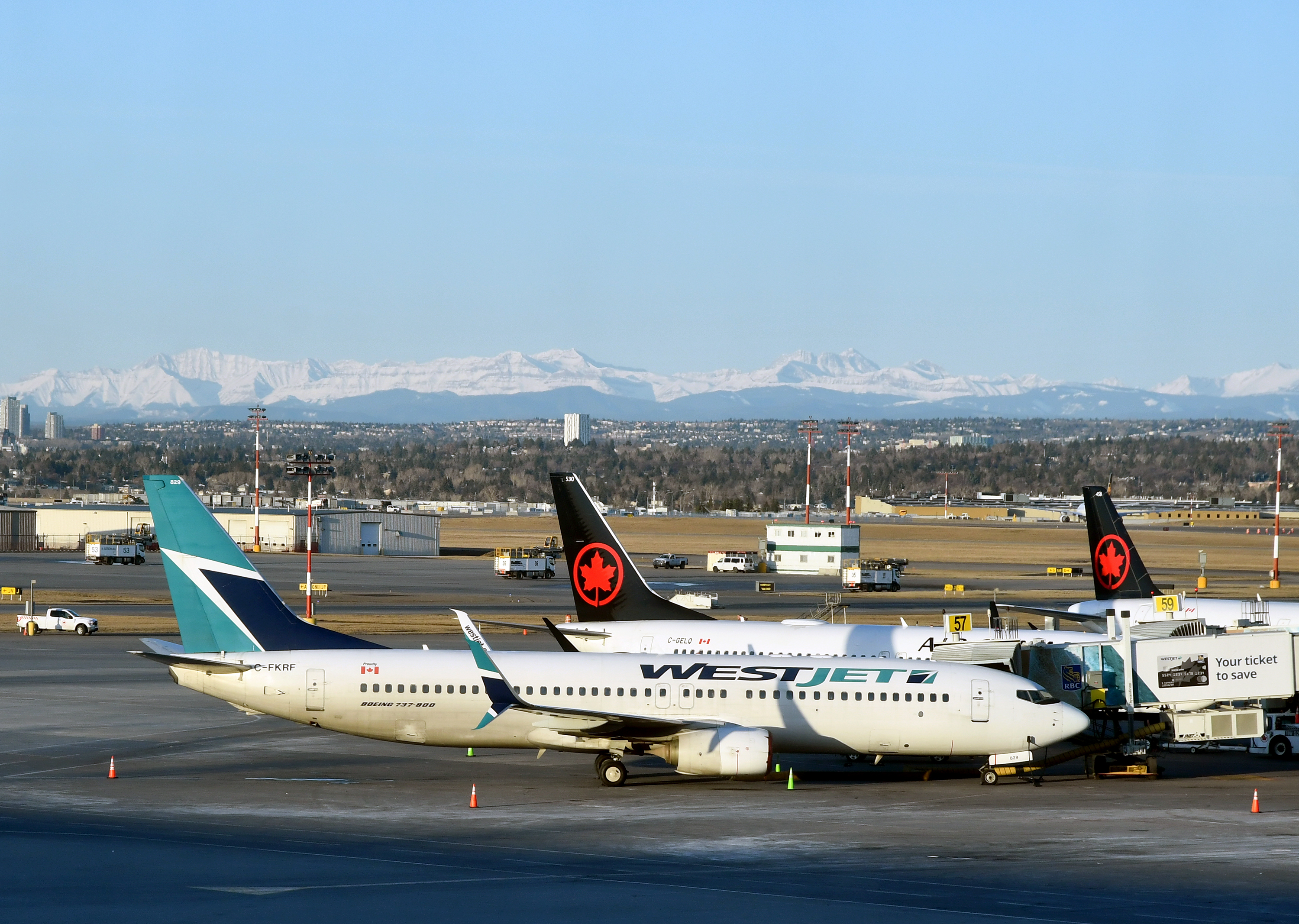 WestJet 737 800 Air Canada Calgary WestJet 737 800 Air Canada Calgary