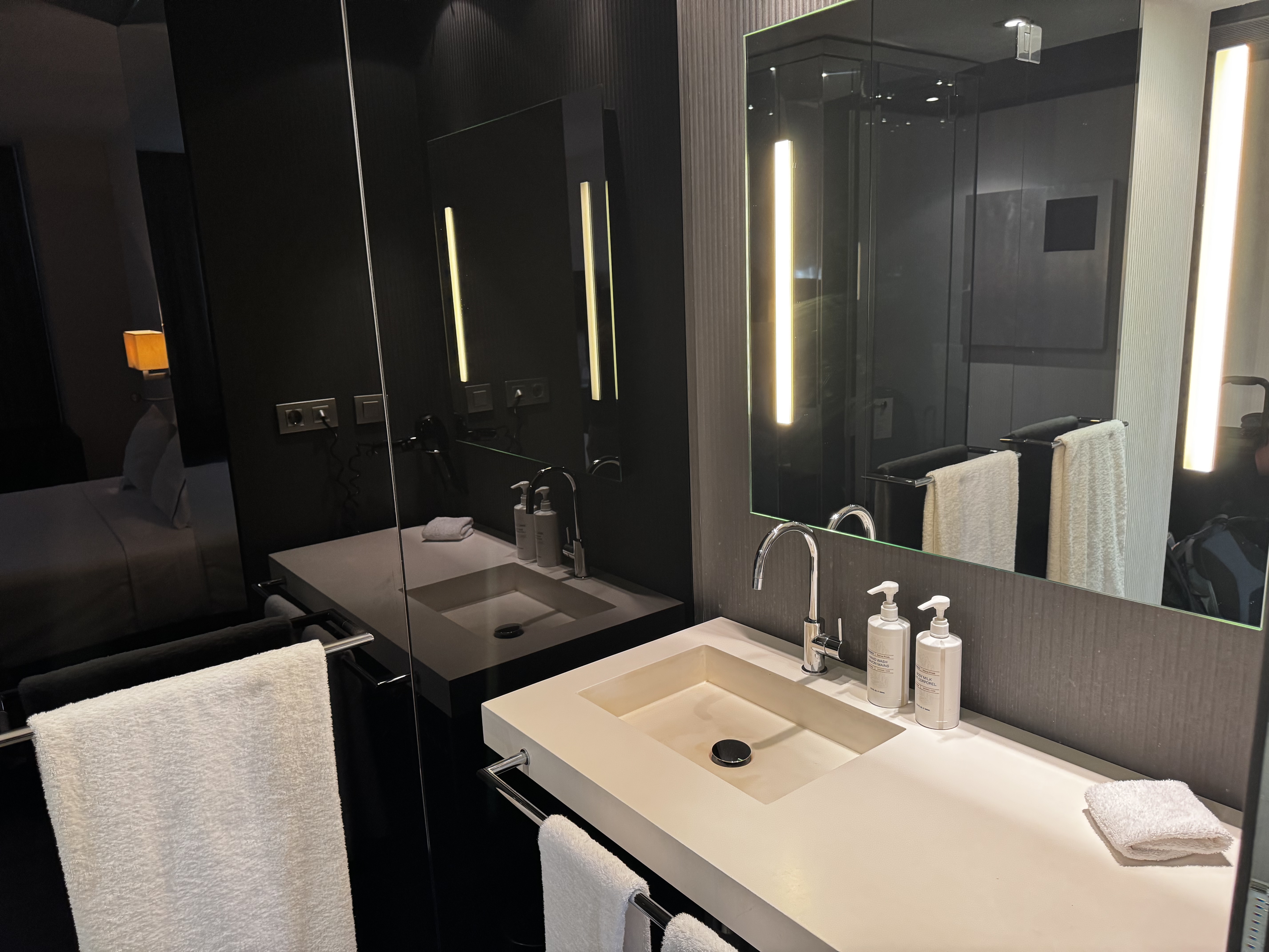 AC Hotel Murcia bathroom