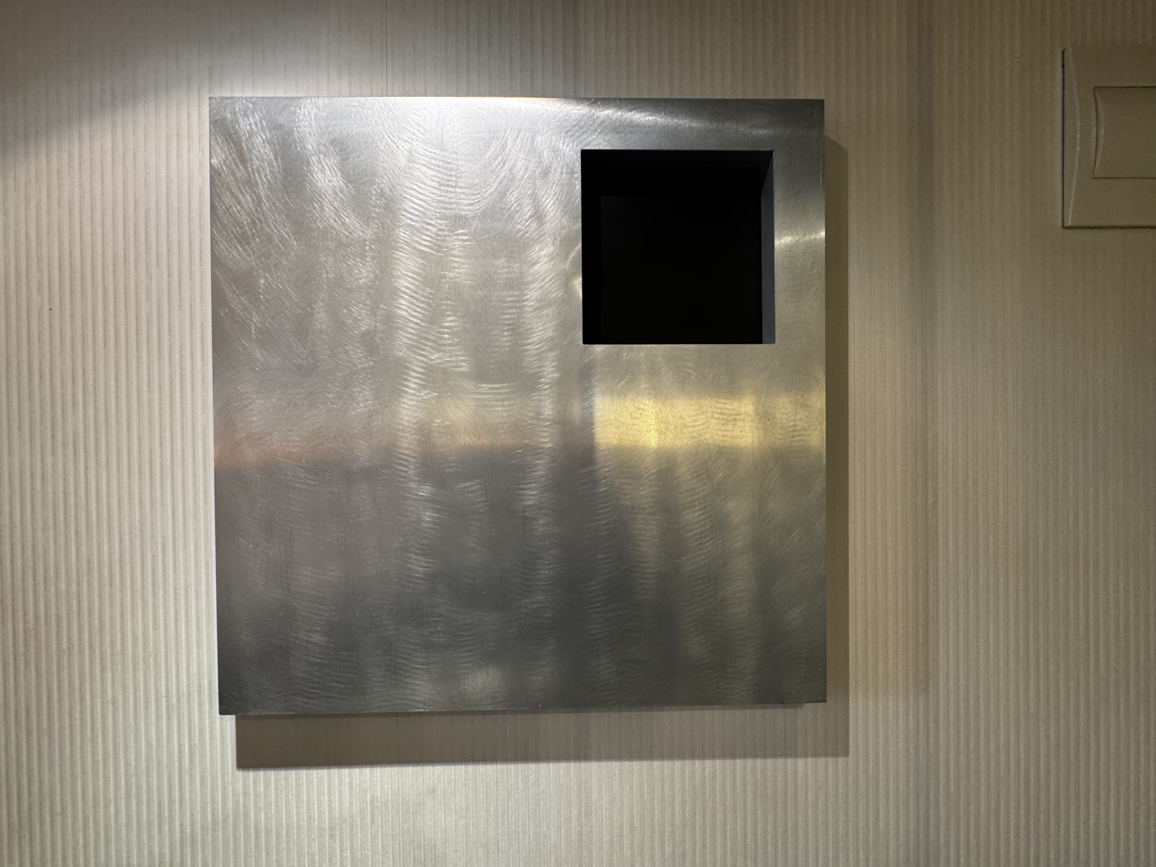 AC Hotel Murcia bedroom art