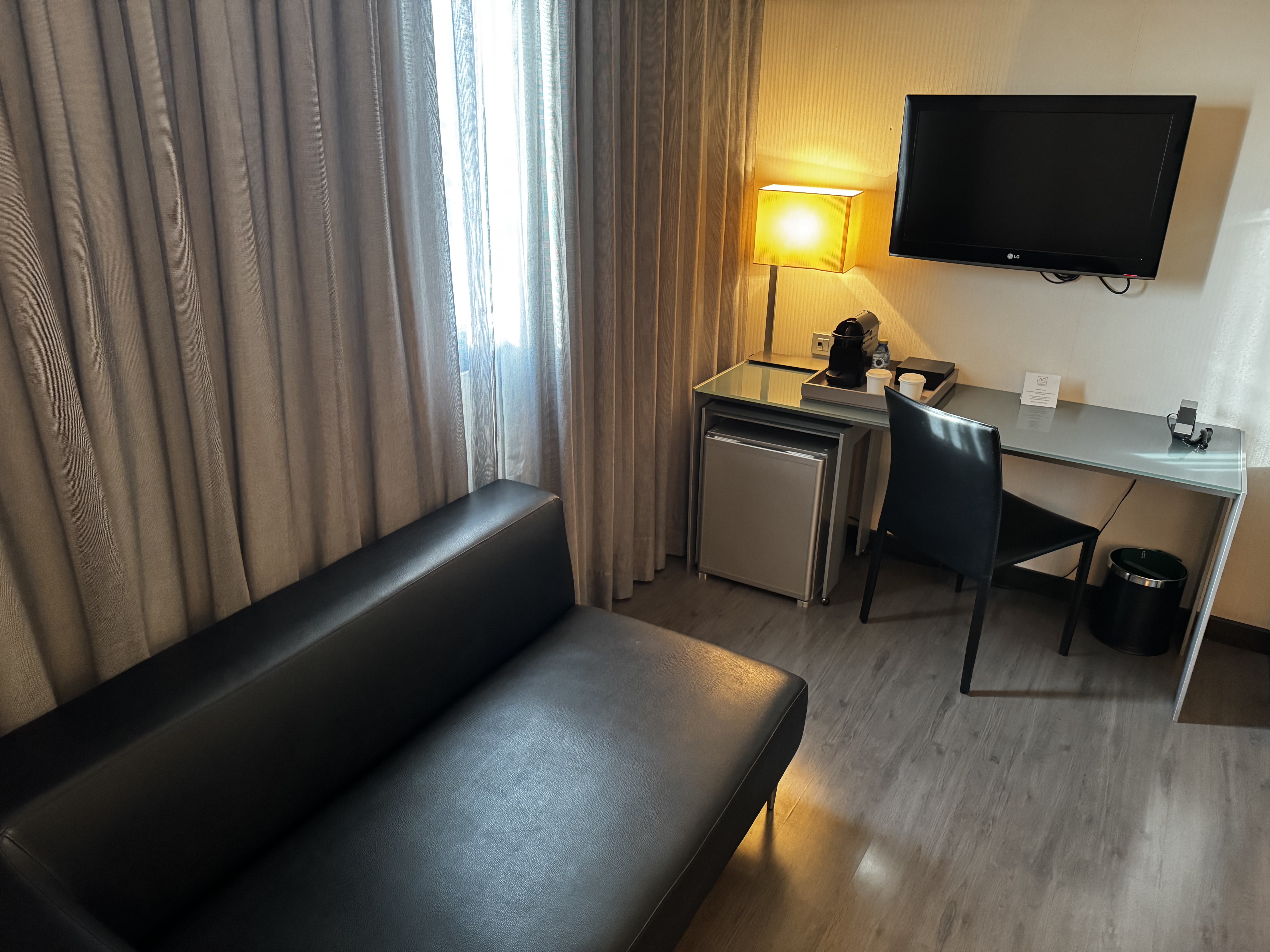 AC Hotel Murcia bedroom desk sofa