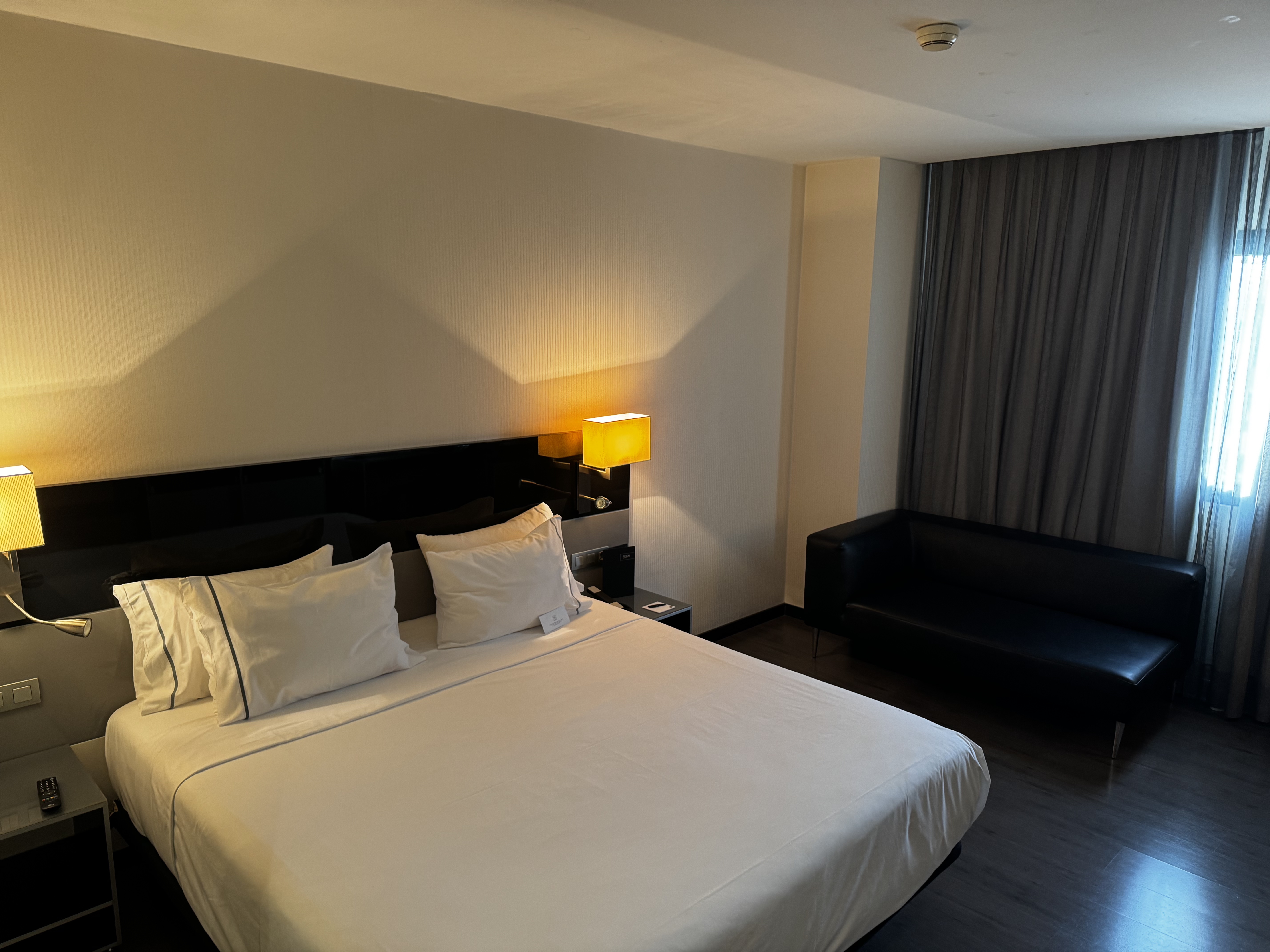 AC Hotel Murcia bedroom