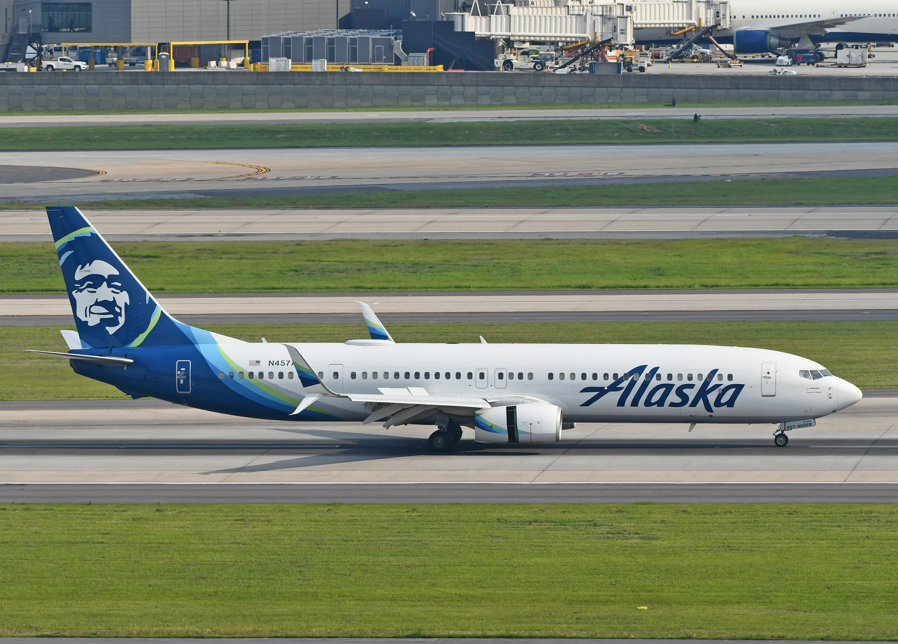 Alaska Airlines B737 900ER Landing ATL