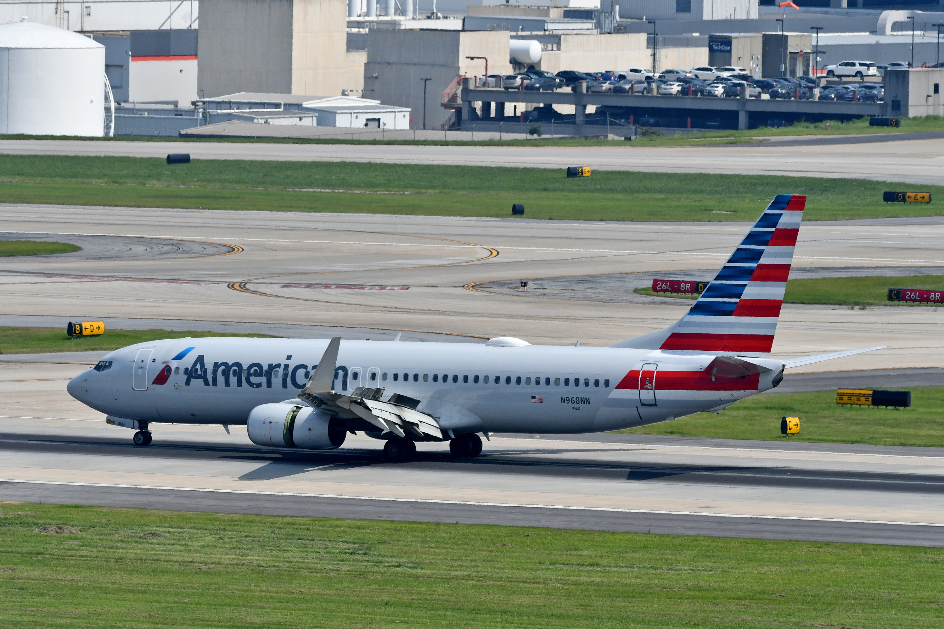 AA airplane American Airlines B737 800 Taxiing ATL
