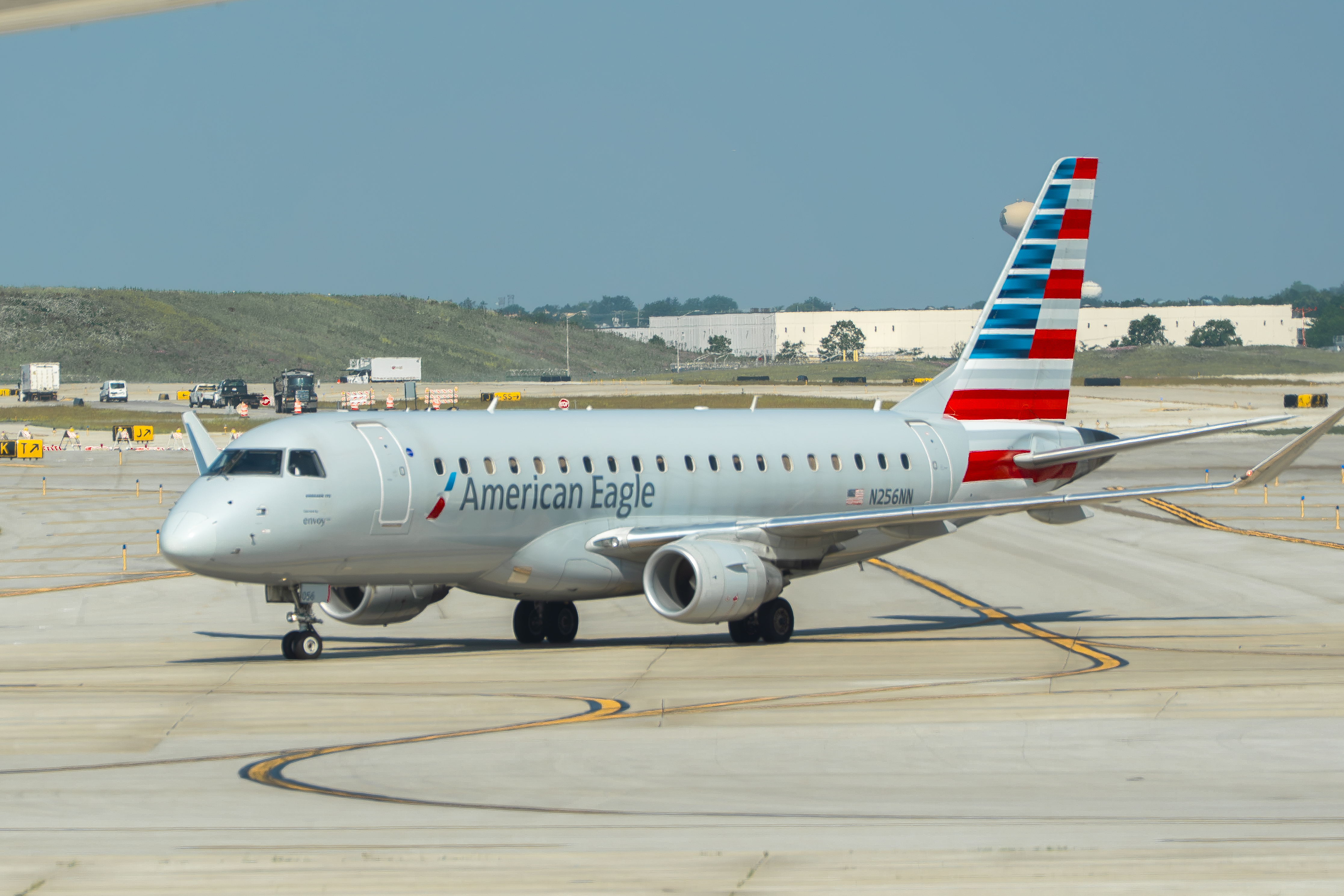 American Airlines ERJ 175