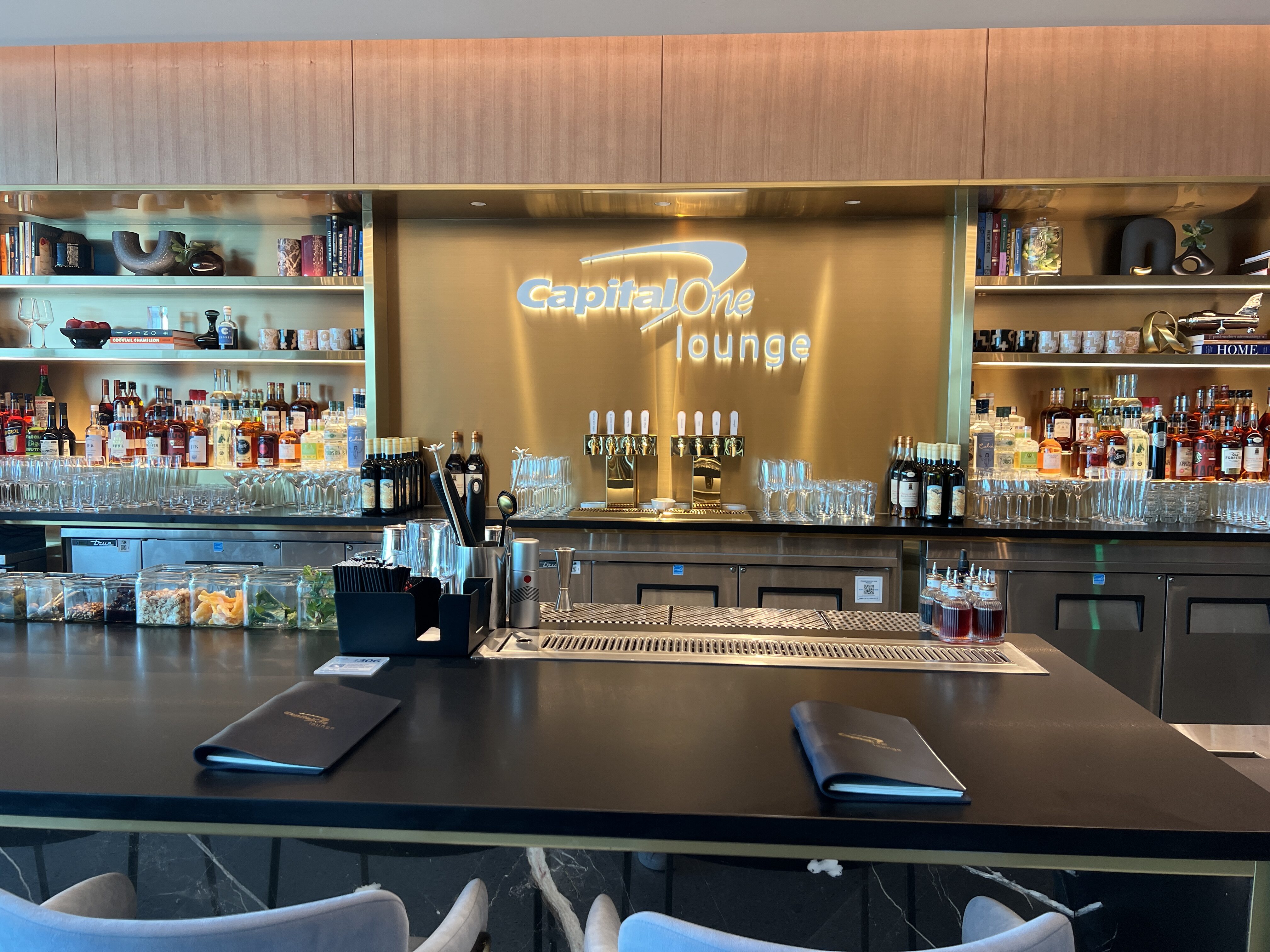 CapitalOneloungeJFKbarcloseup