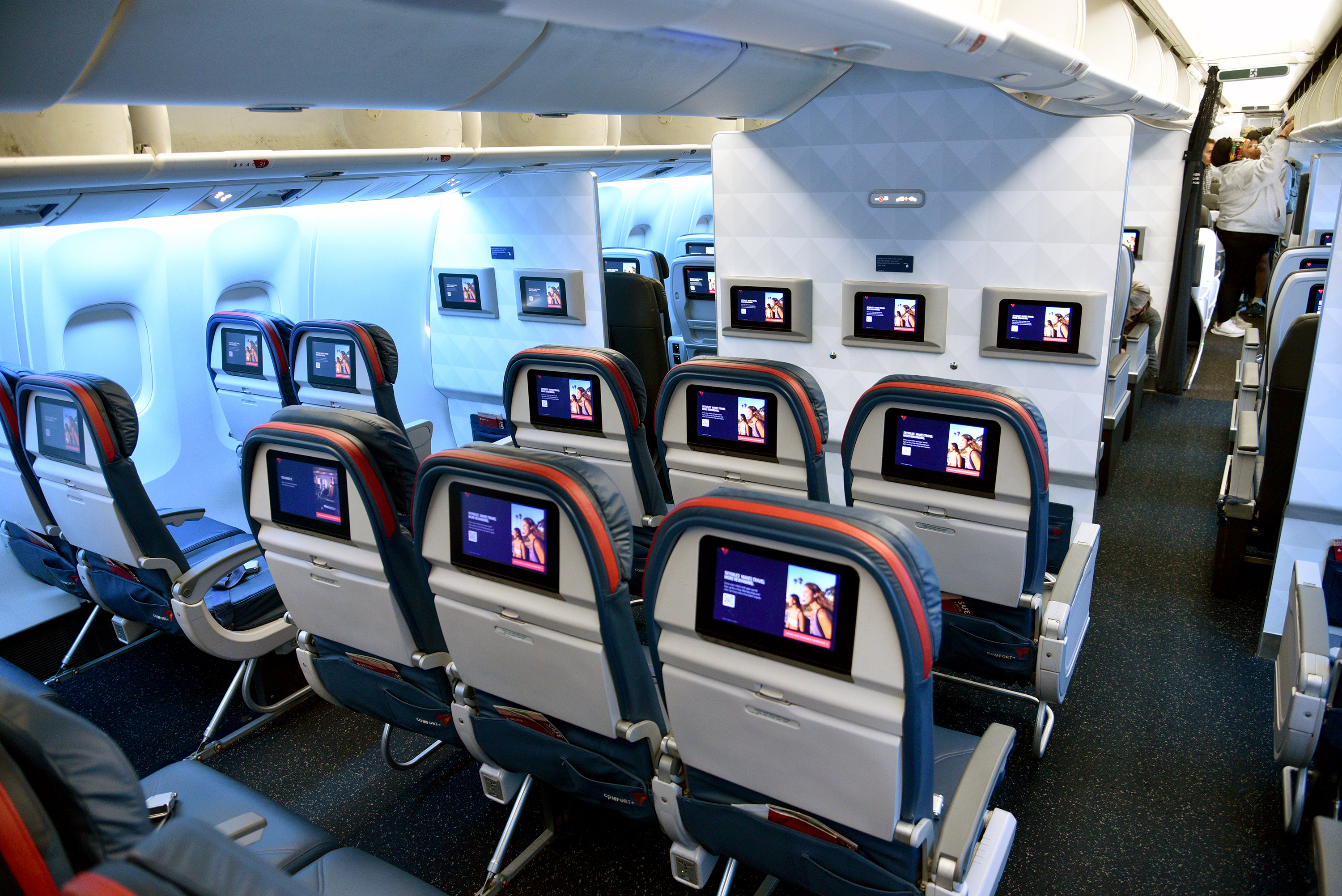 Delta B767 300ER Comfort Plus Delta B767 300ER Comfort Plus