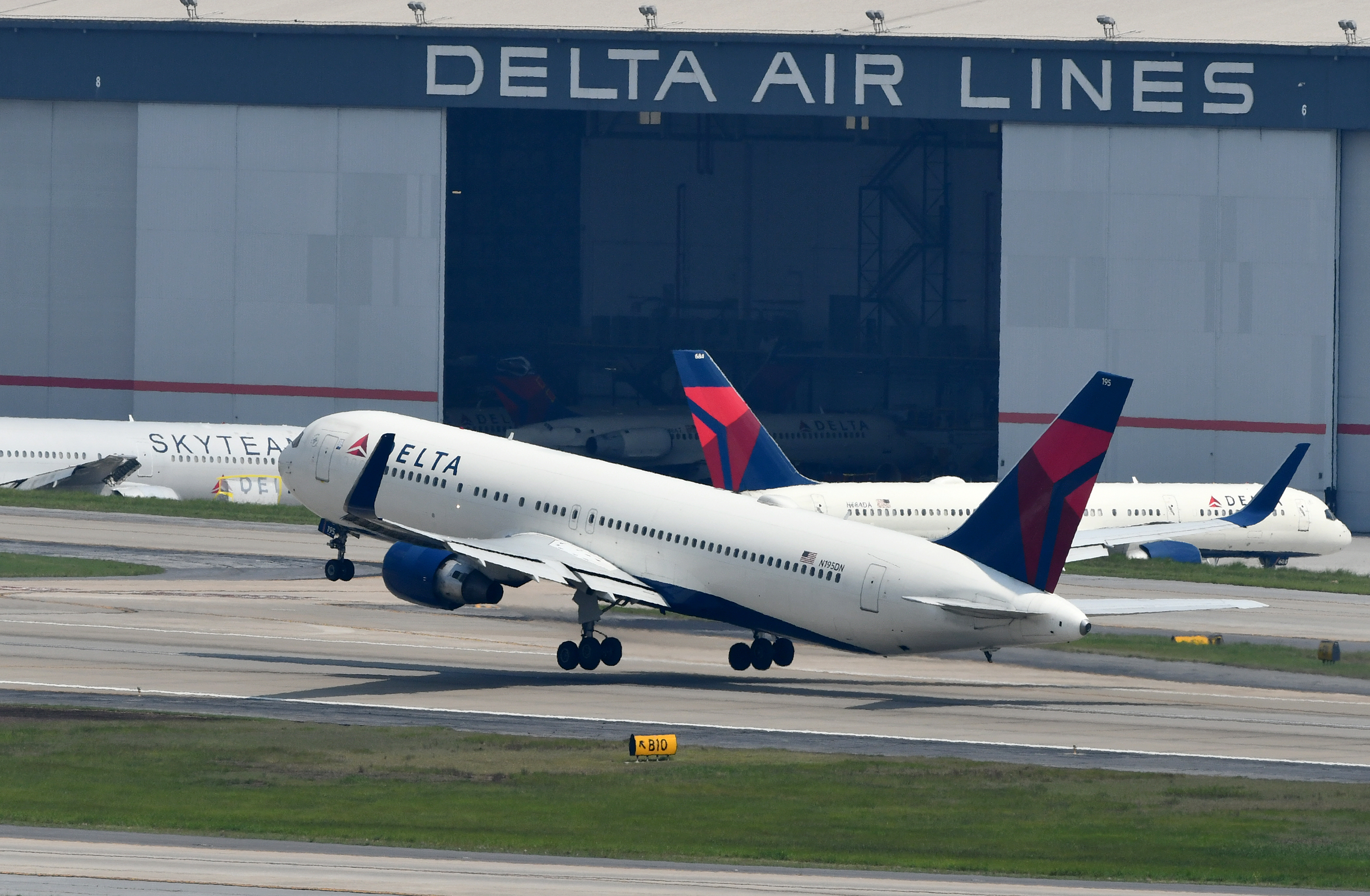 cropped Delta Air Lines Airbus A220.jpg Delta jet taking off from Atlanta airport