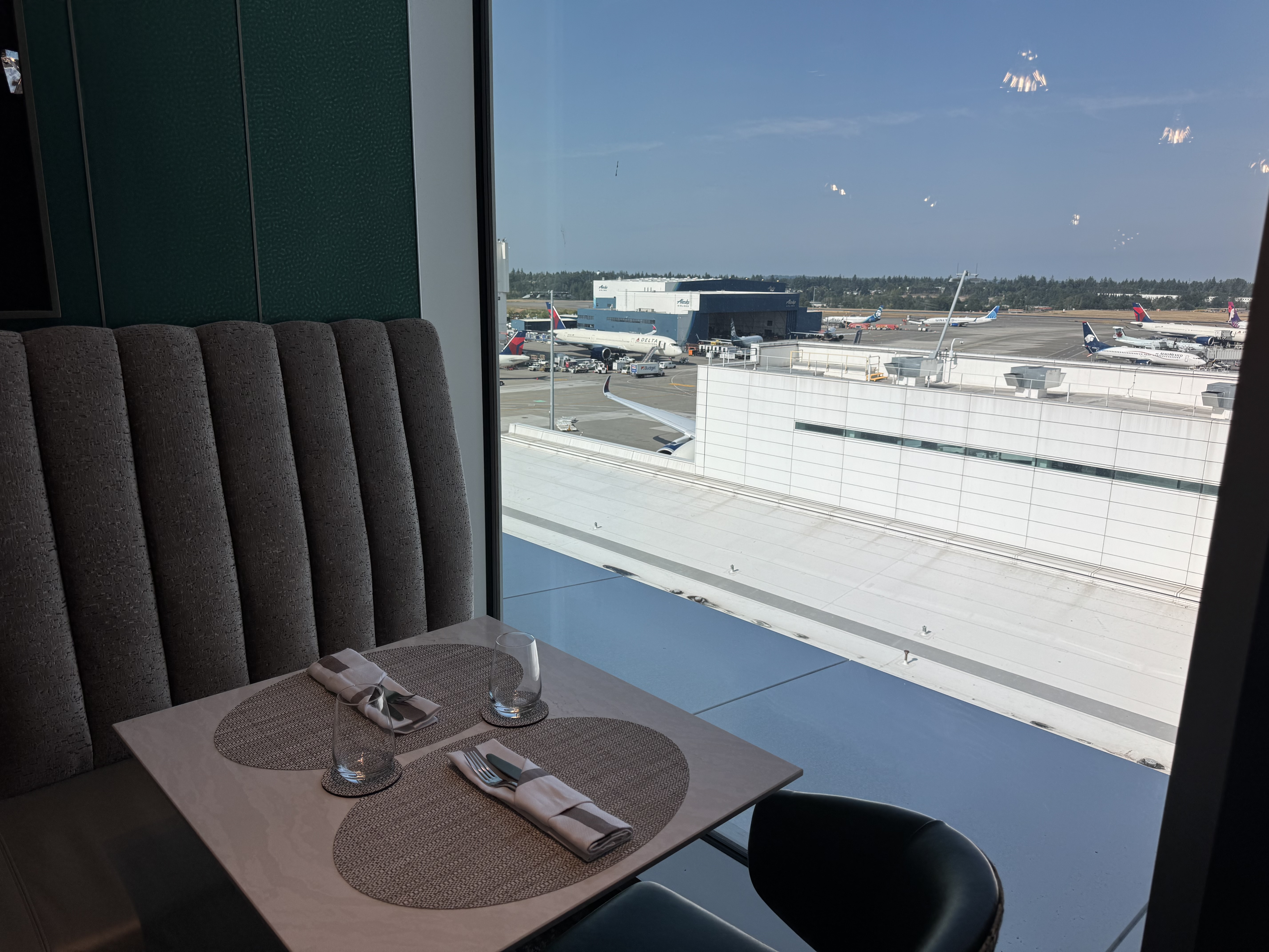 Delta One Lounge SEA Seating Views