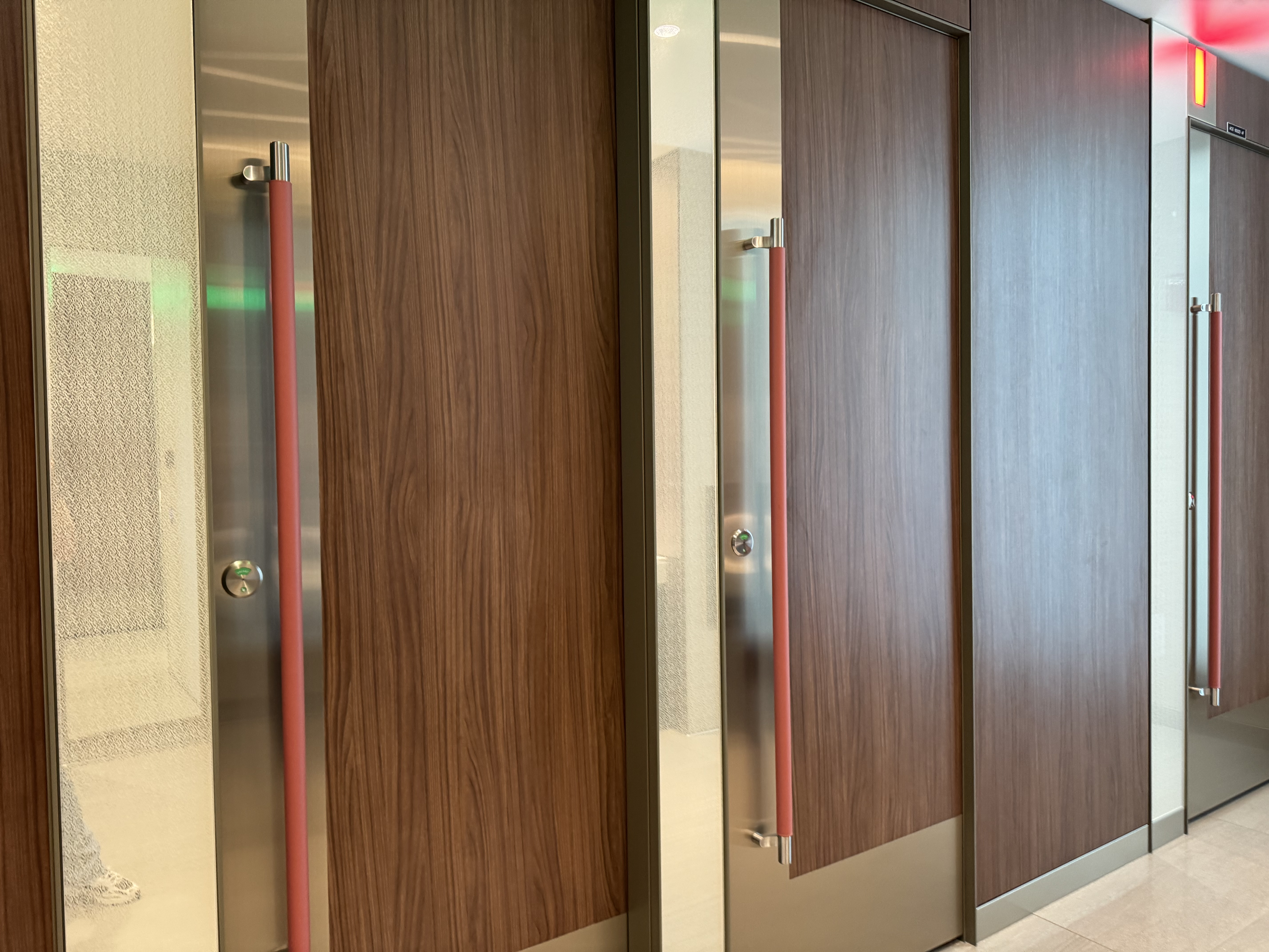 Delta One Lounge SEA Toilet Stalls