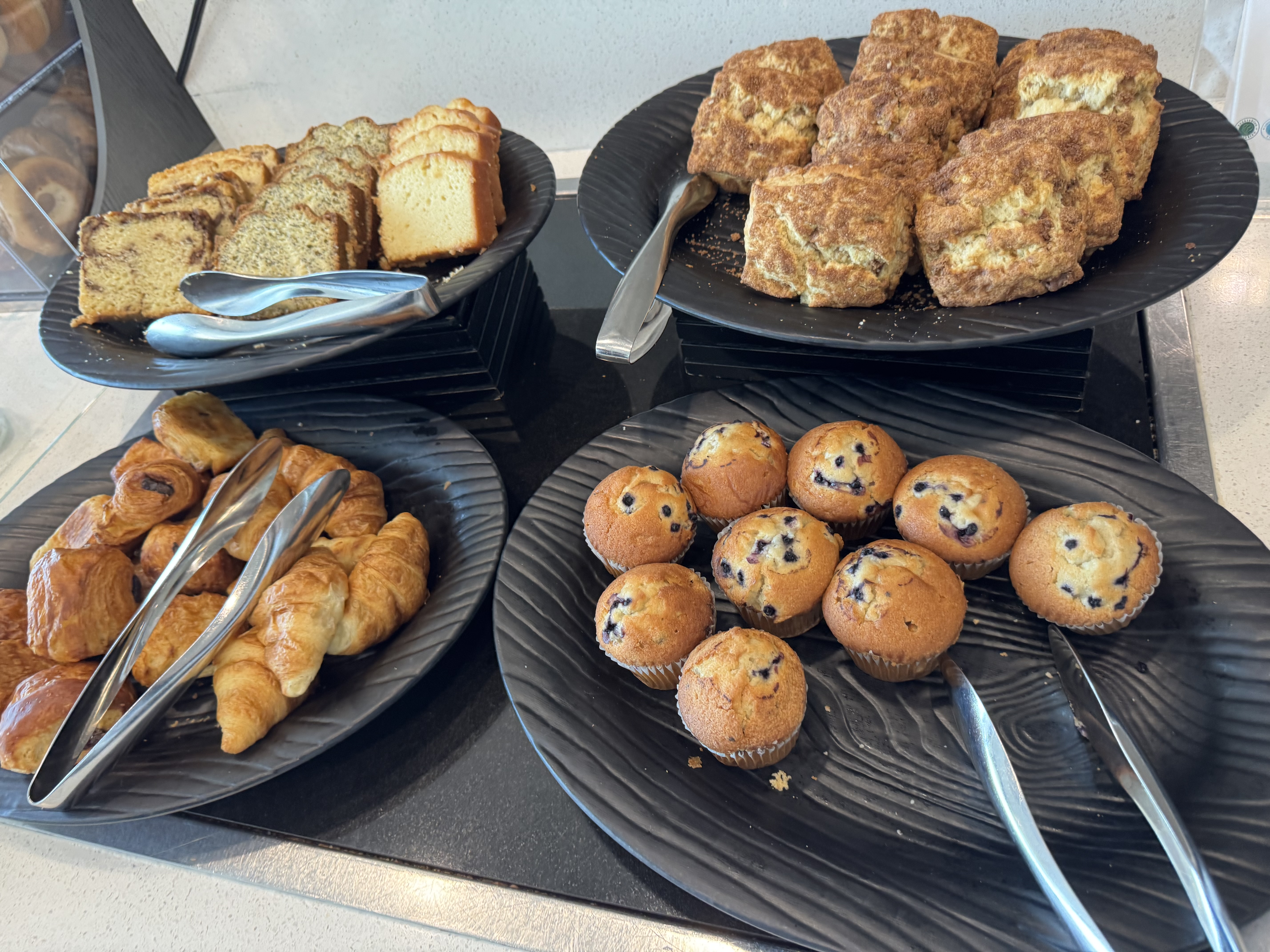Delta Sky Club SFO Muffins Delta Sky Club SFO Muffins