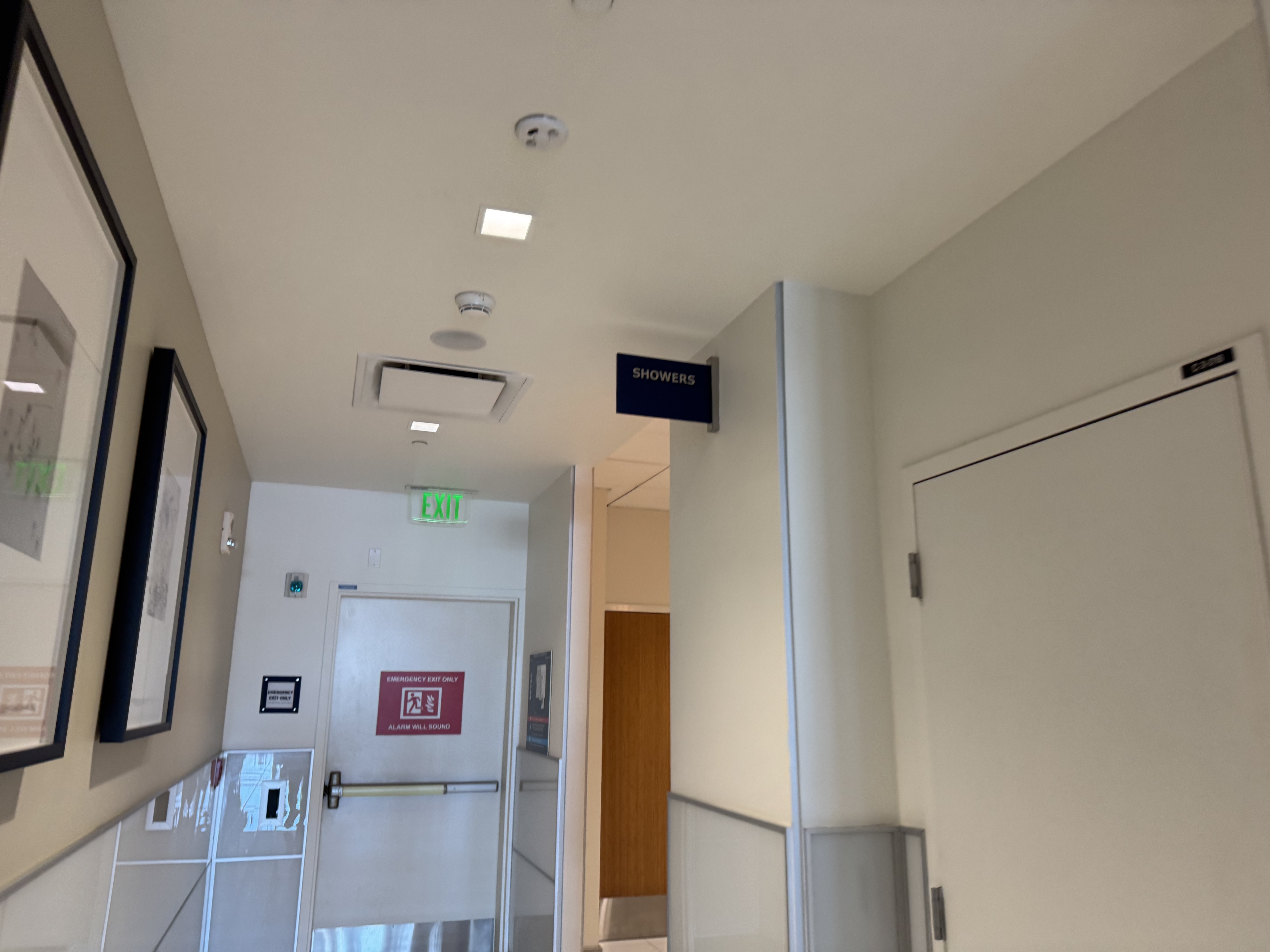 Delta Sky Club SFO Showers Delta Sky Club SFO Showers