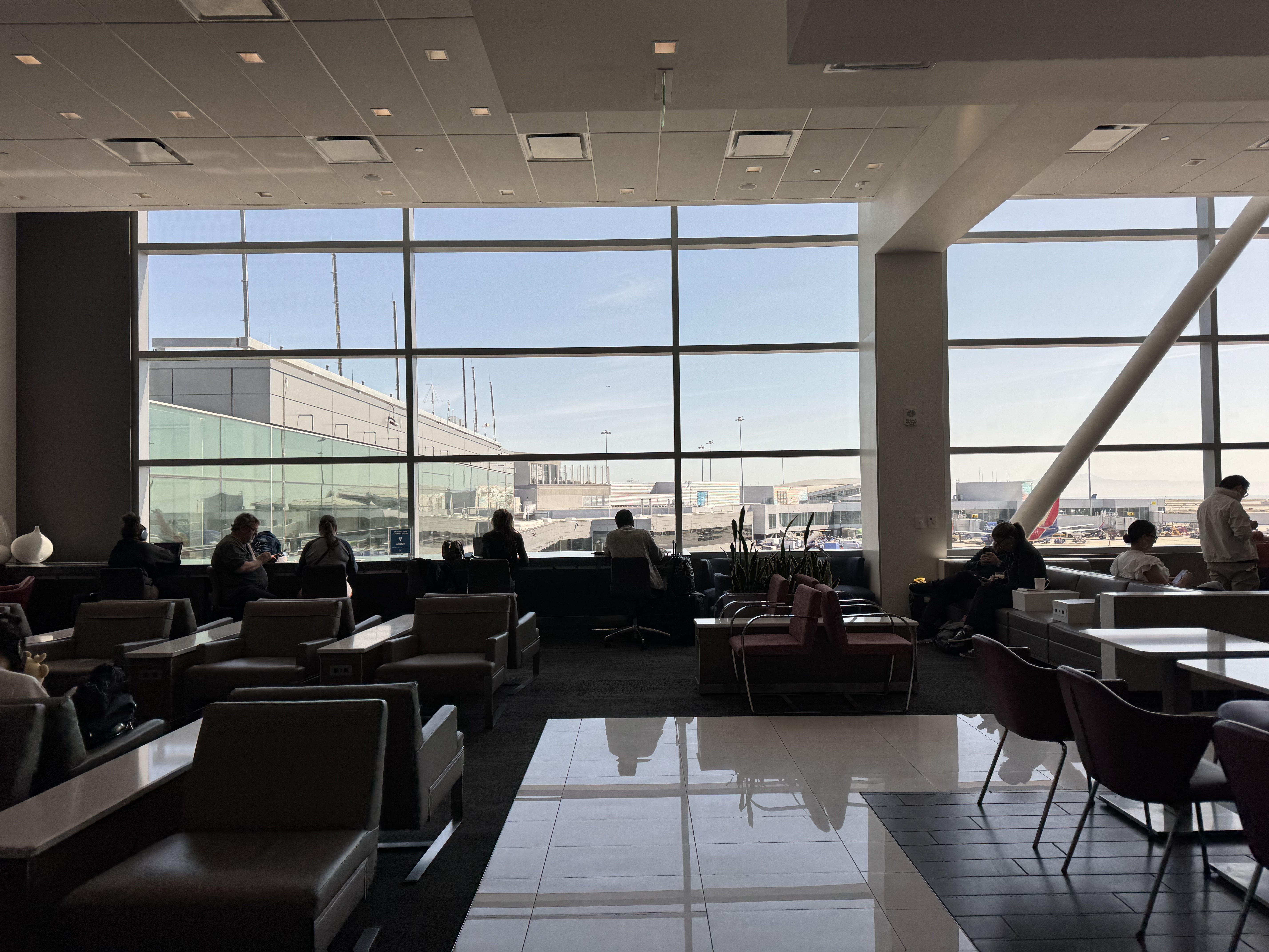 Delta Sky Club SFO Tarmac Views Delta Sky Club SFO Tarmac Views