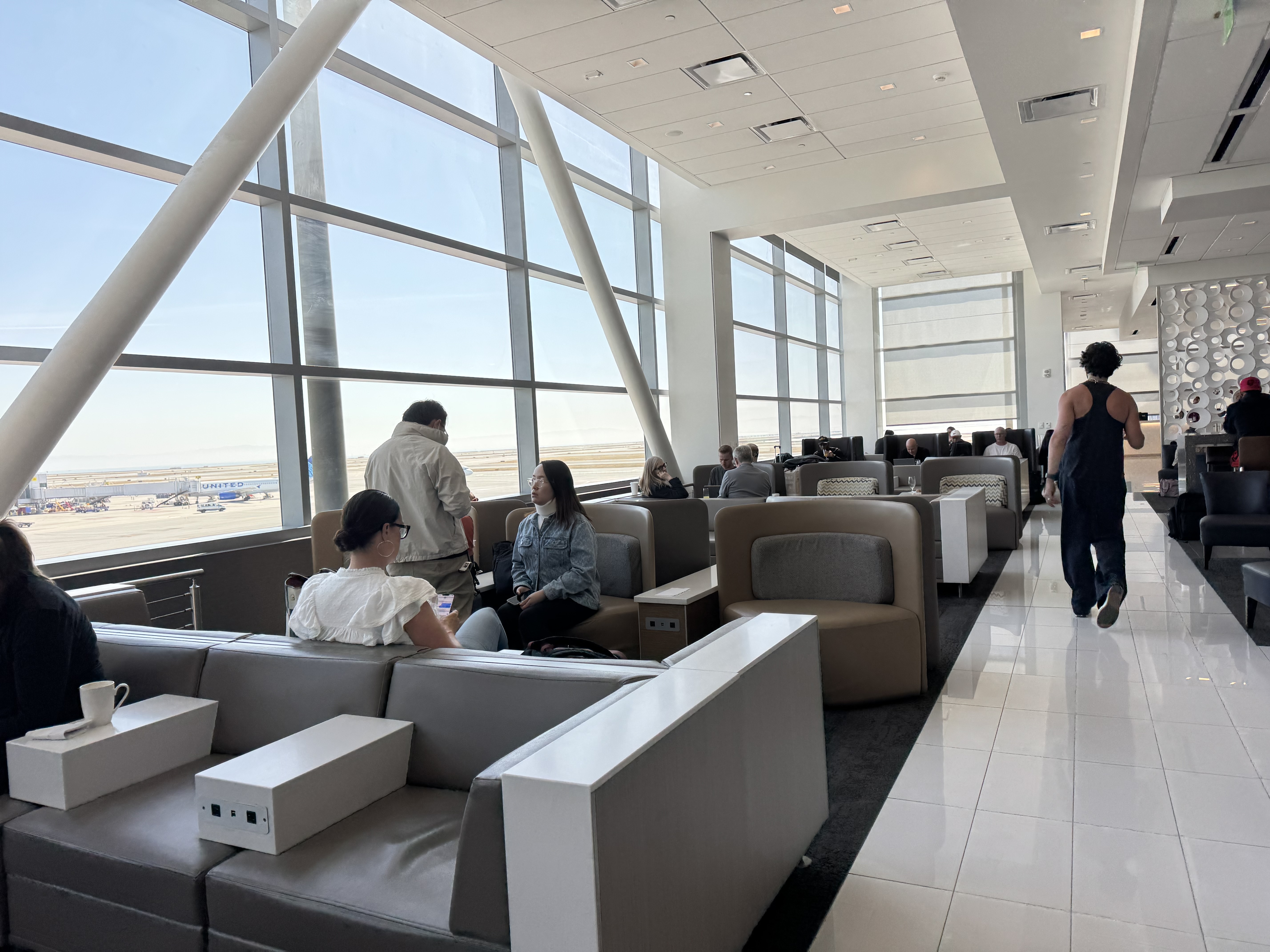 Delta Sky Club SFO Window Seating Delta Sky Club SFO Window Seating