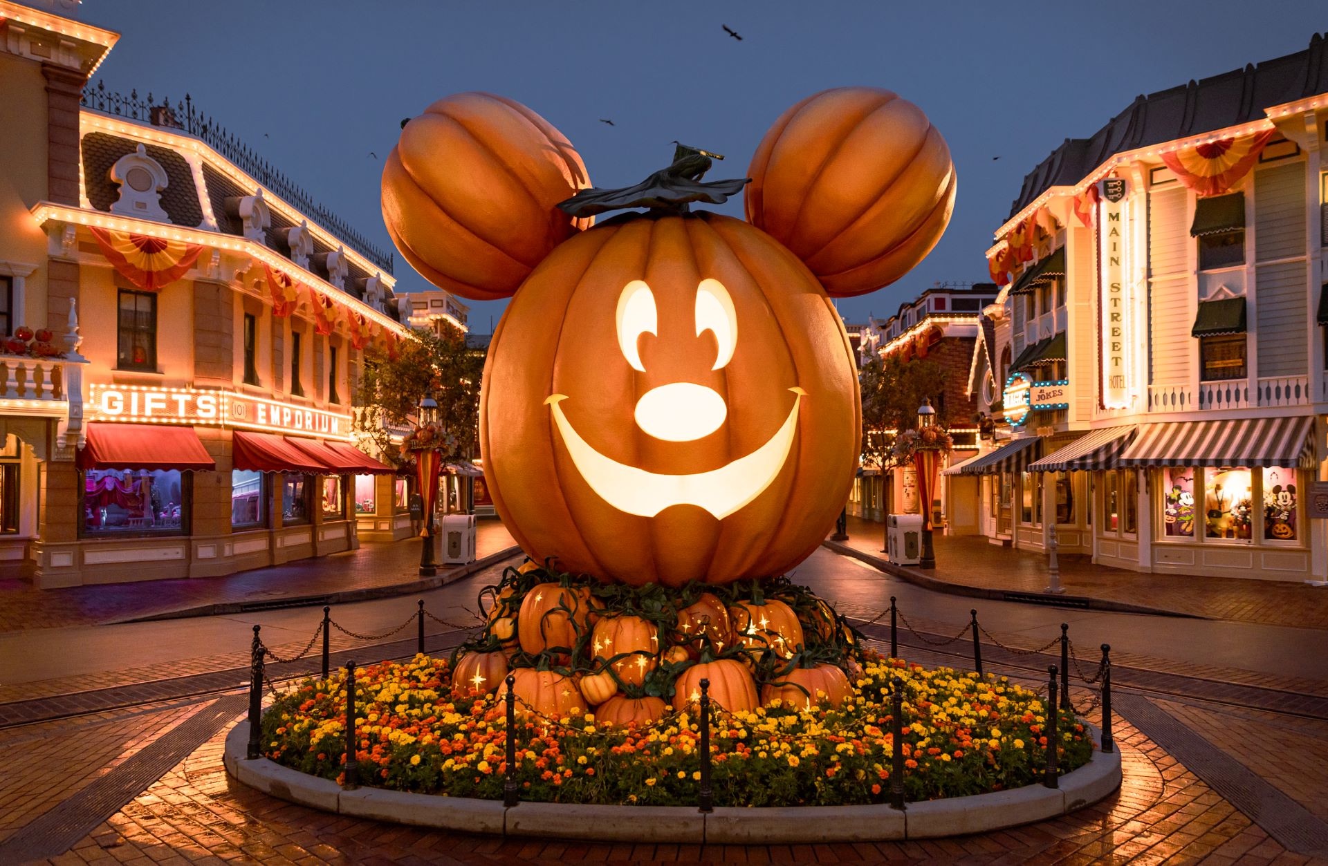 Disneyland Halloween pumpkin 2025 Disneyland Halloween pumpkin 2025