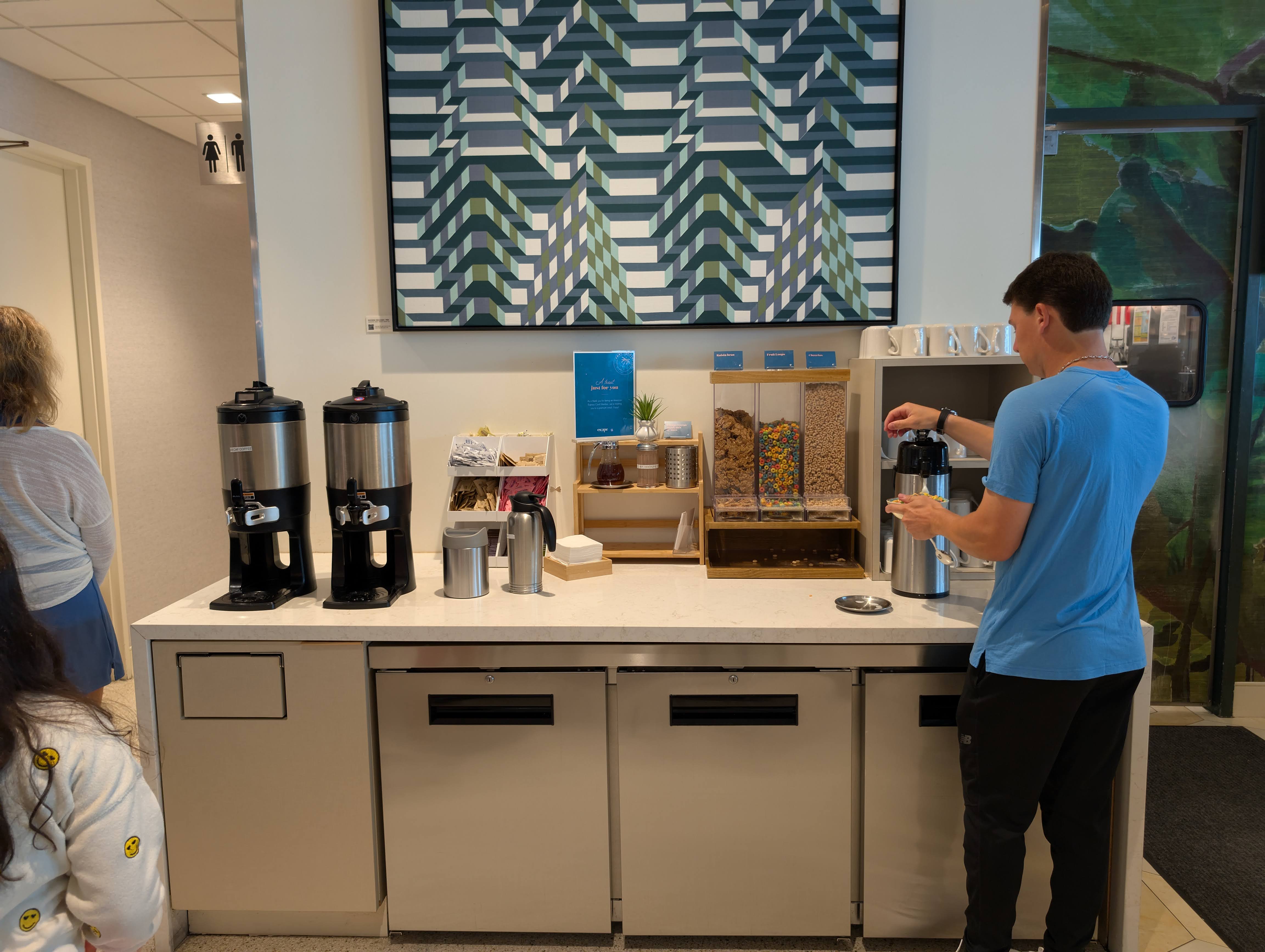 Escape Lounge FLL food and beverages coffee and drinks Escape Lounge FLL food and beverages coffee and drinks