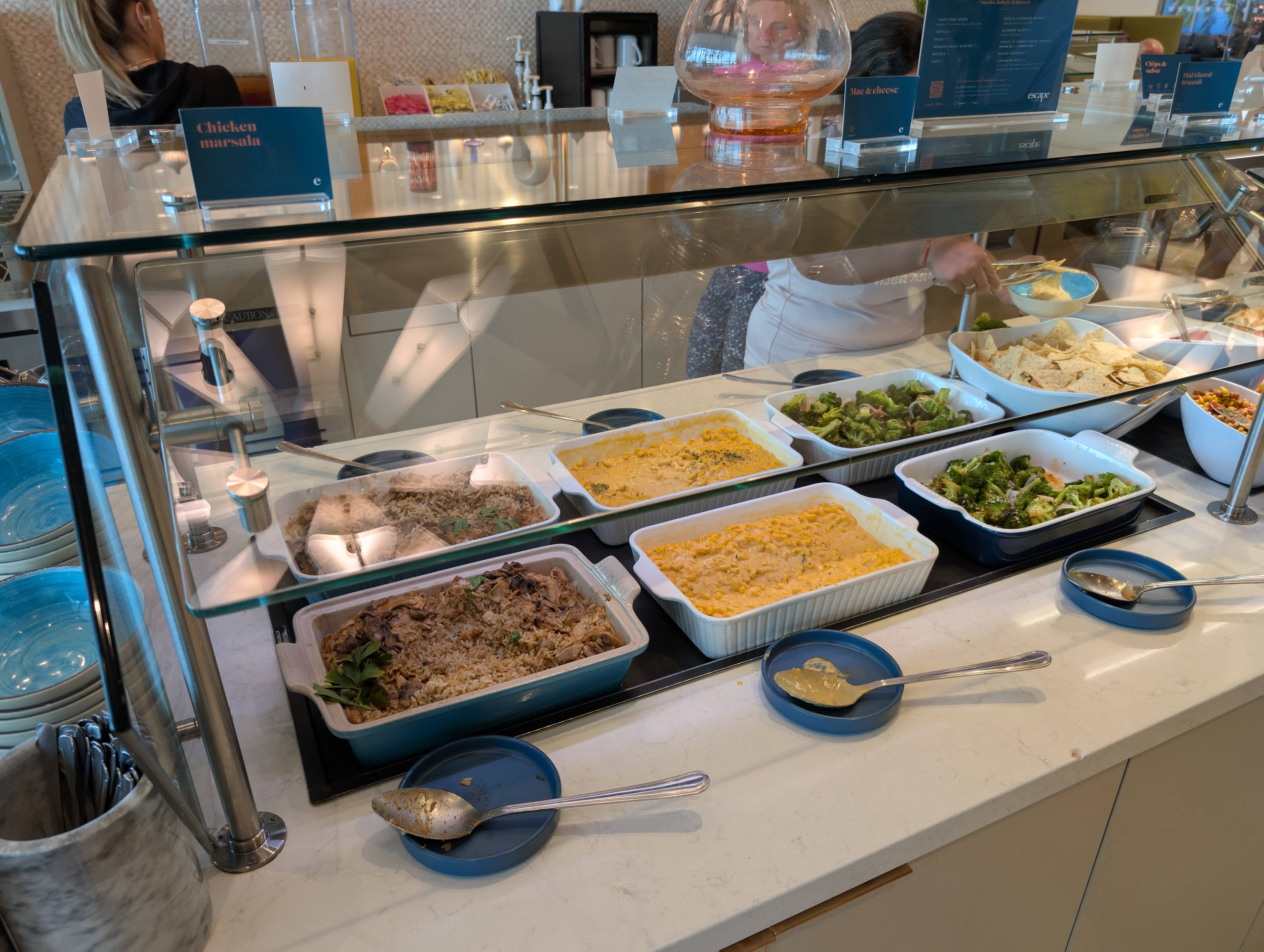 Escape Lounge FLL food and beverages hot buffet Escape Lounge FLL food and beverages hot buffet