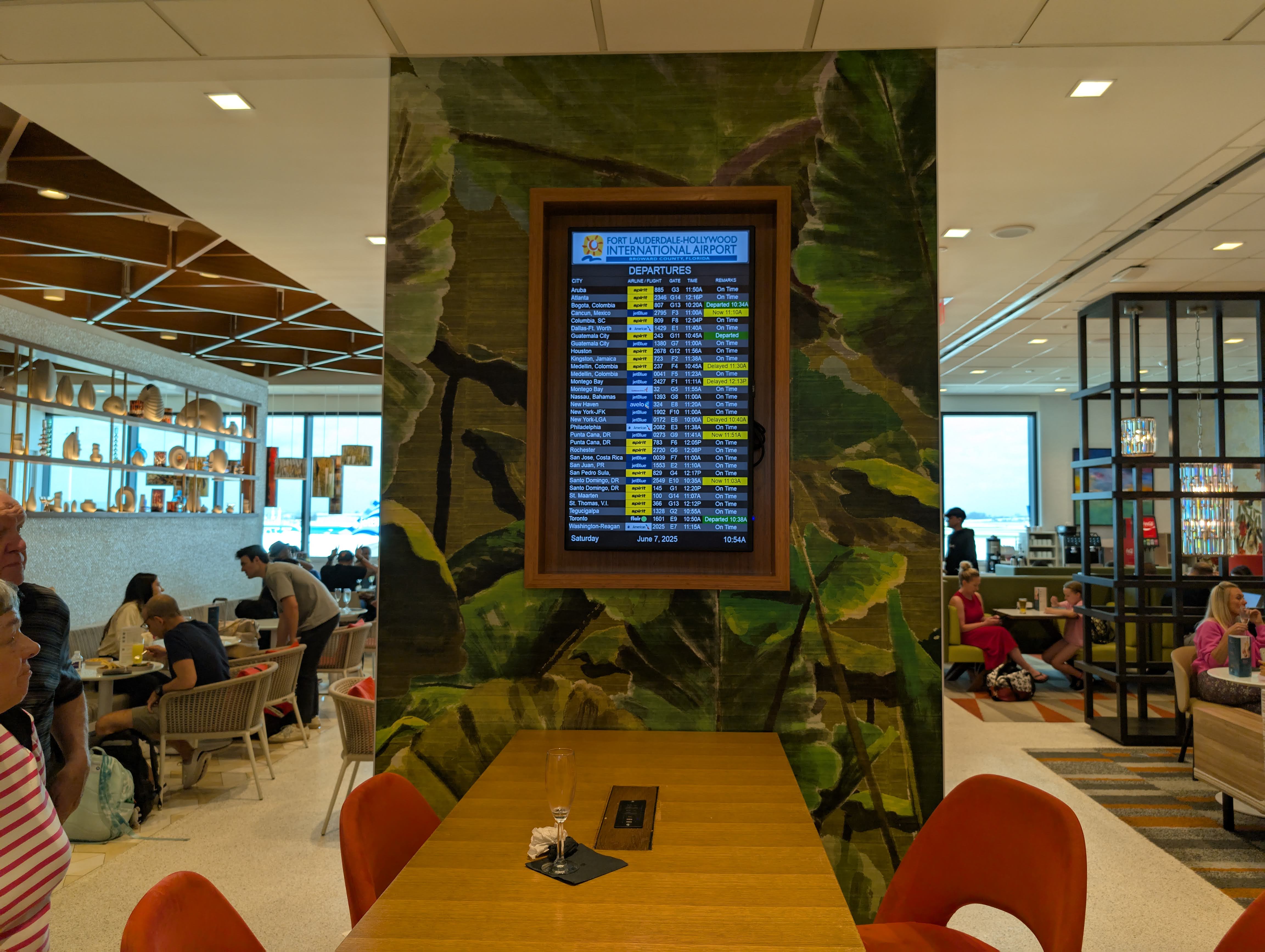 Escape Lounge FLL information screen Escape Lounge FLL information screen