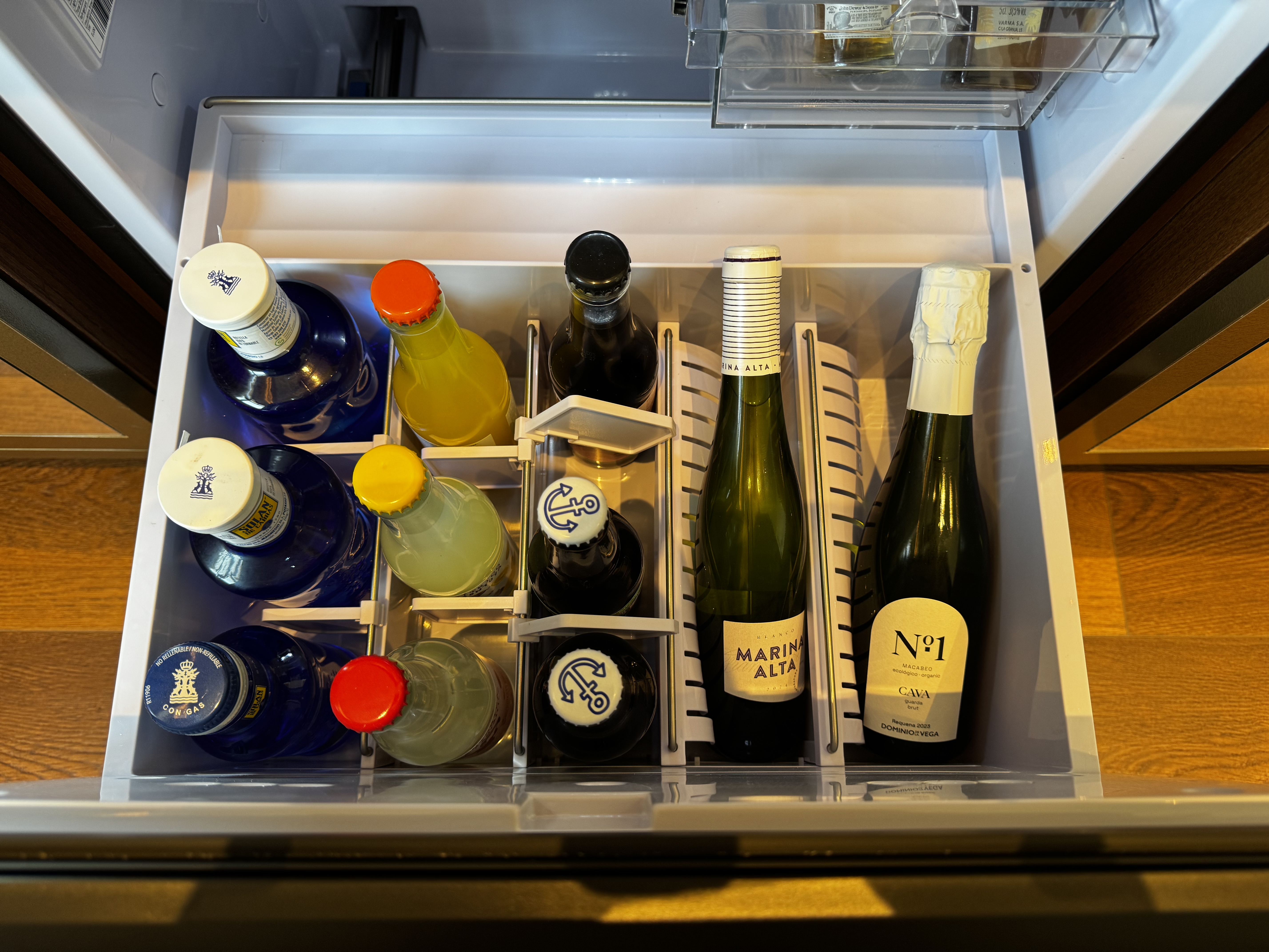 Grand Hotel Centenari Valencia Marriott Autograph Collection bedroom fridge