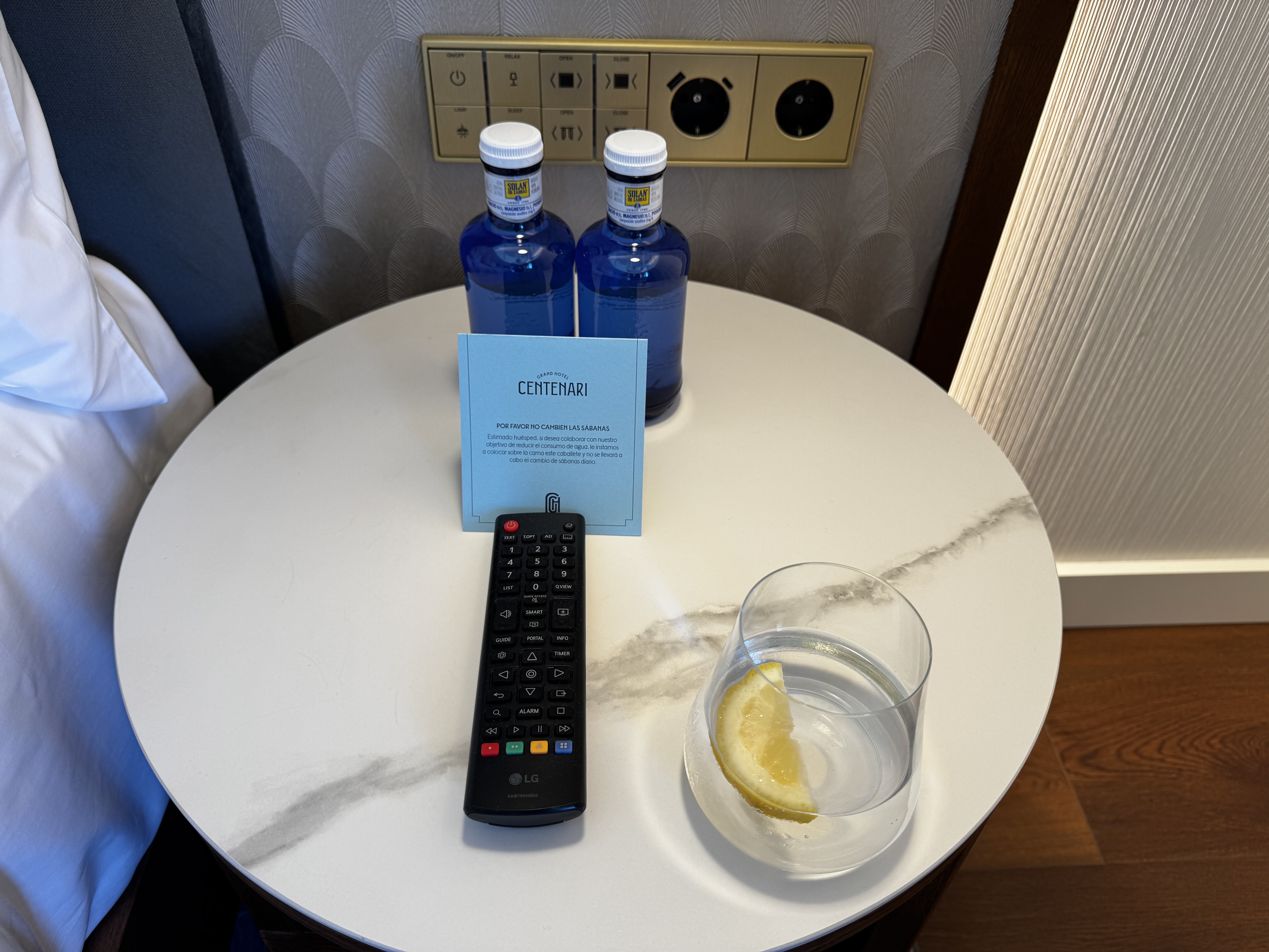 Grand Hotel Centenari Valencia Marriott Autograph Collection bedroom night stand