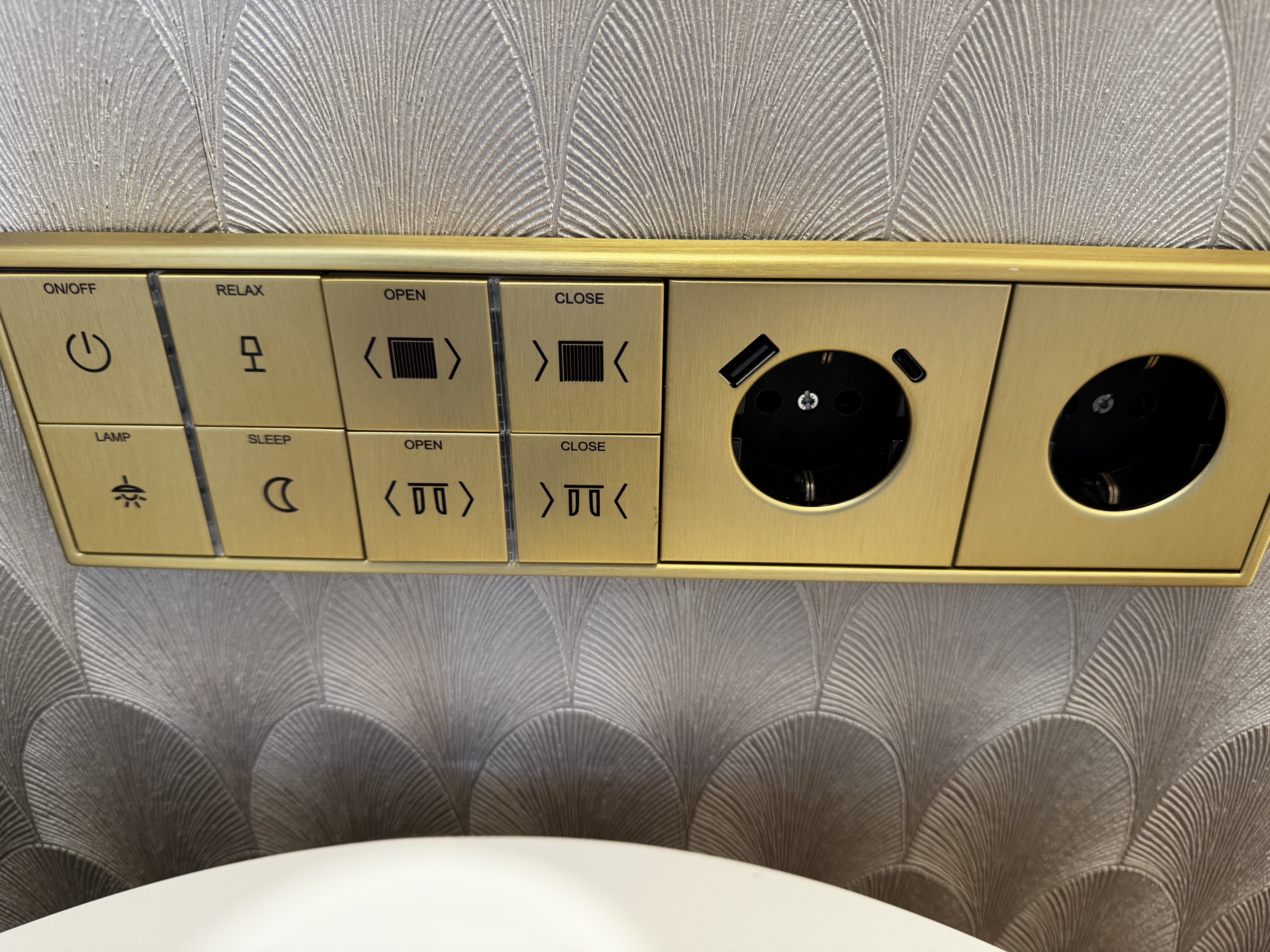 Grand Hotel Centenari Valencia Marriott Autograph Collection bedroom wall panel