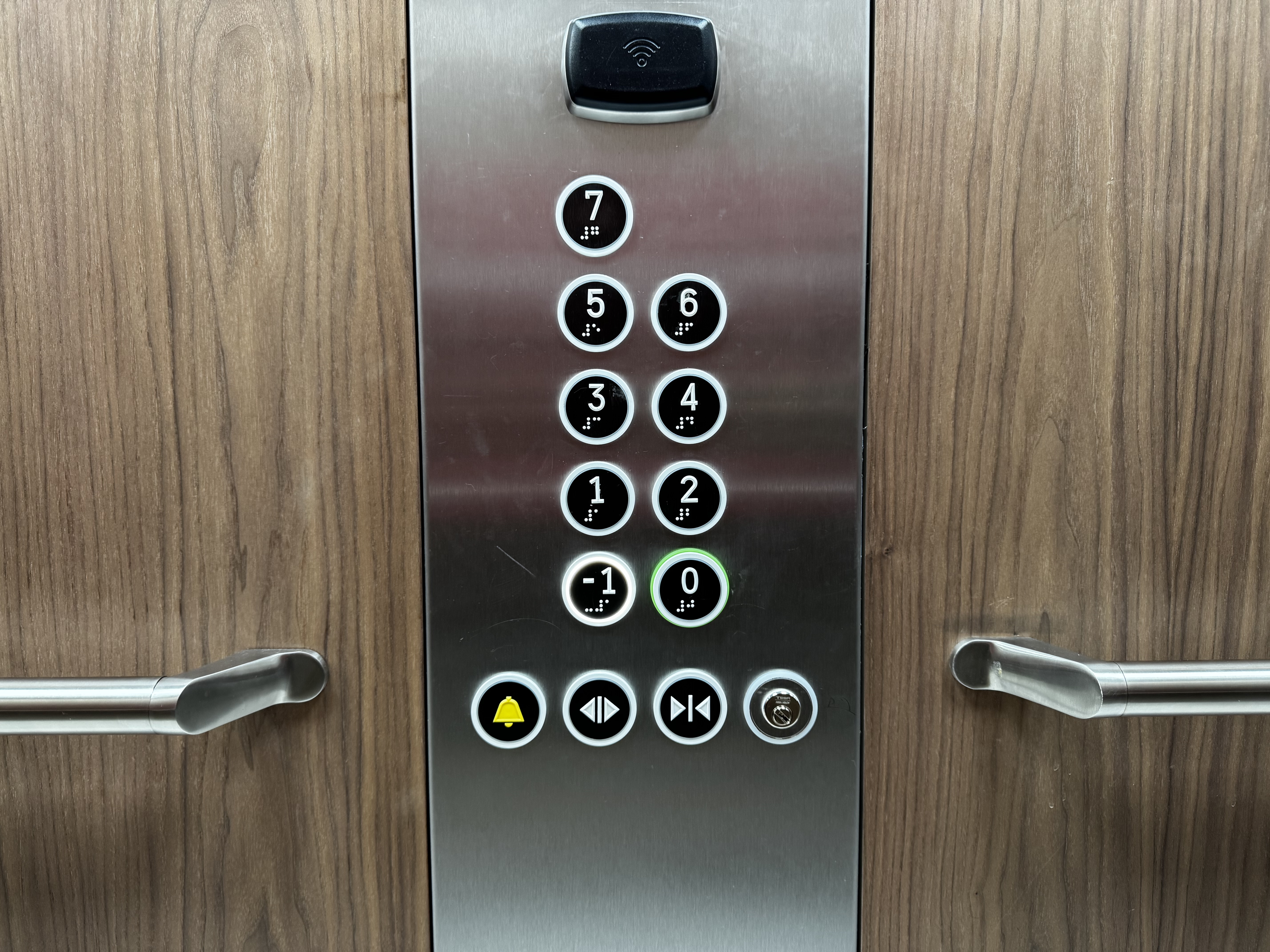 Grand Hotel Centenari Valencia Marriott Autograph Collection elevator buttons