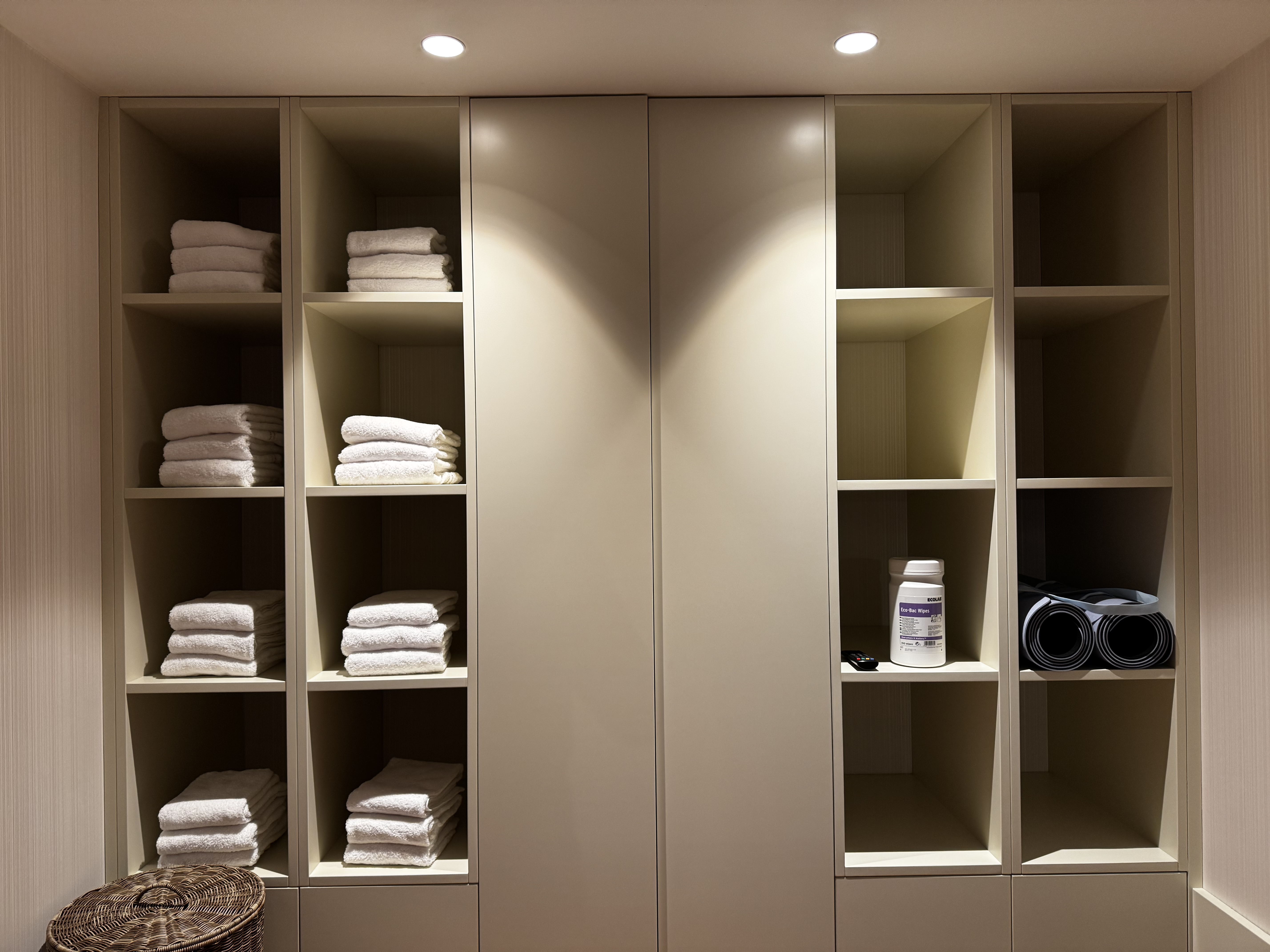 Grand Hotel Centenari Valencia Marriott Autograph Collection gym towels