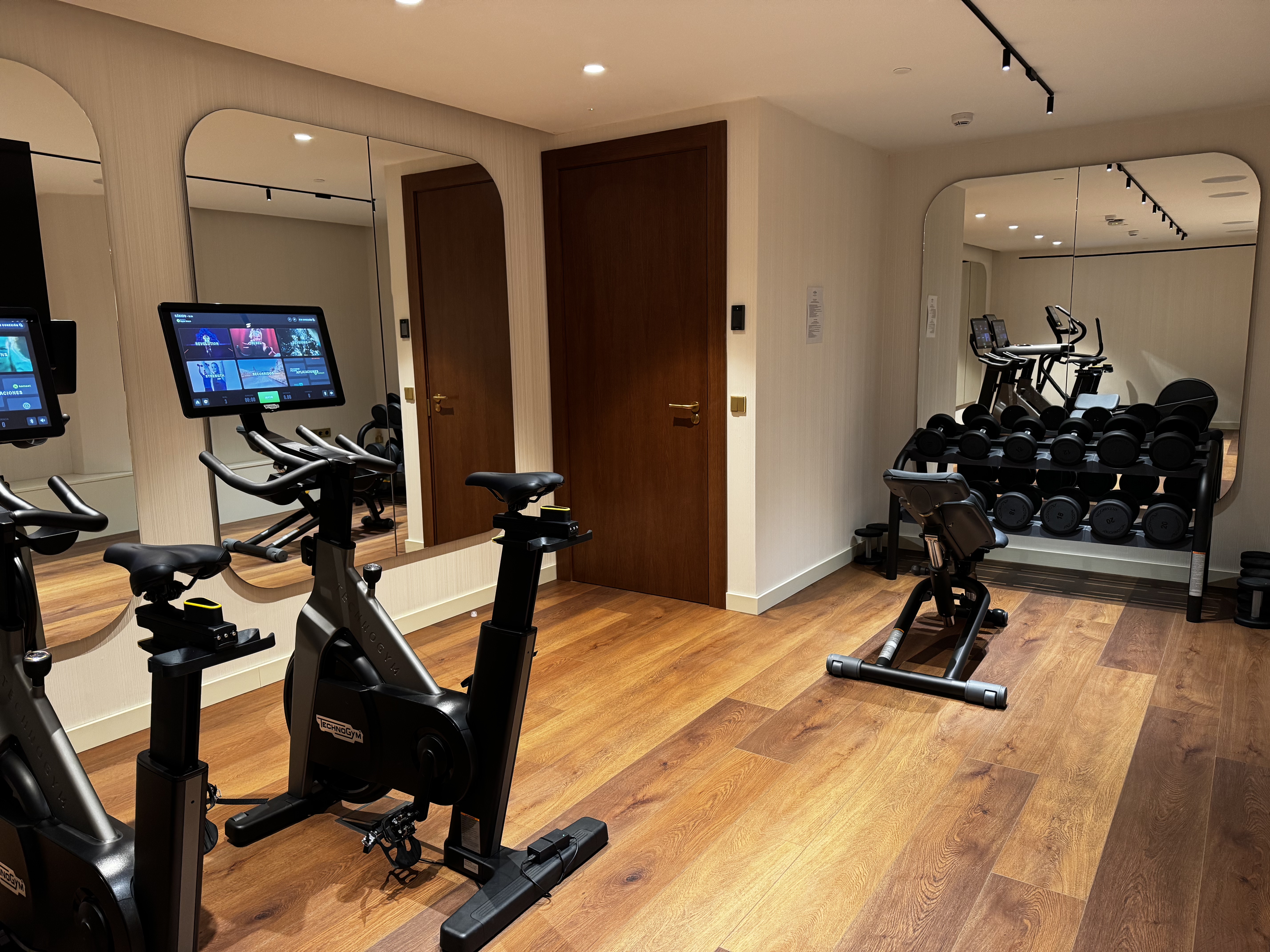 Grand Hotel Centenari Valencia Marriott Autograph Collection gym weights