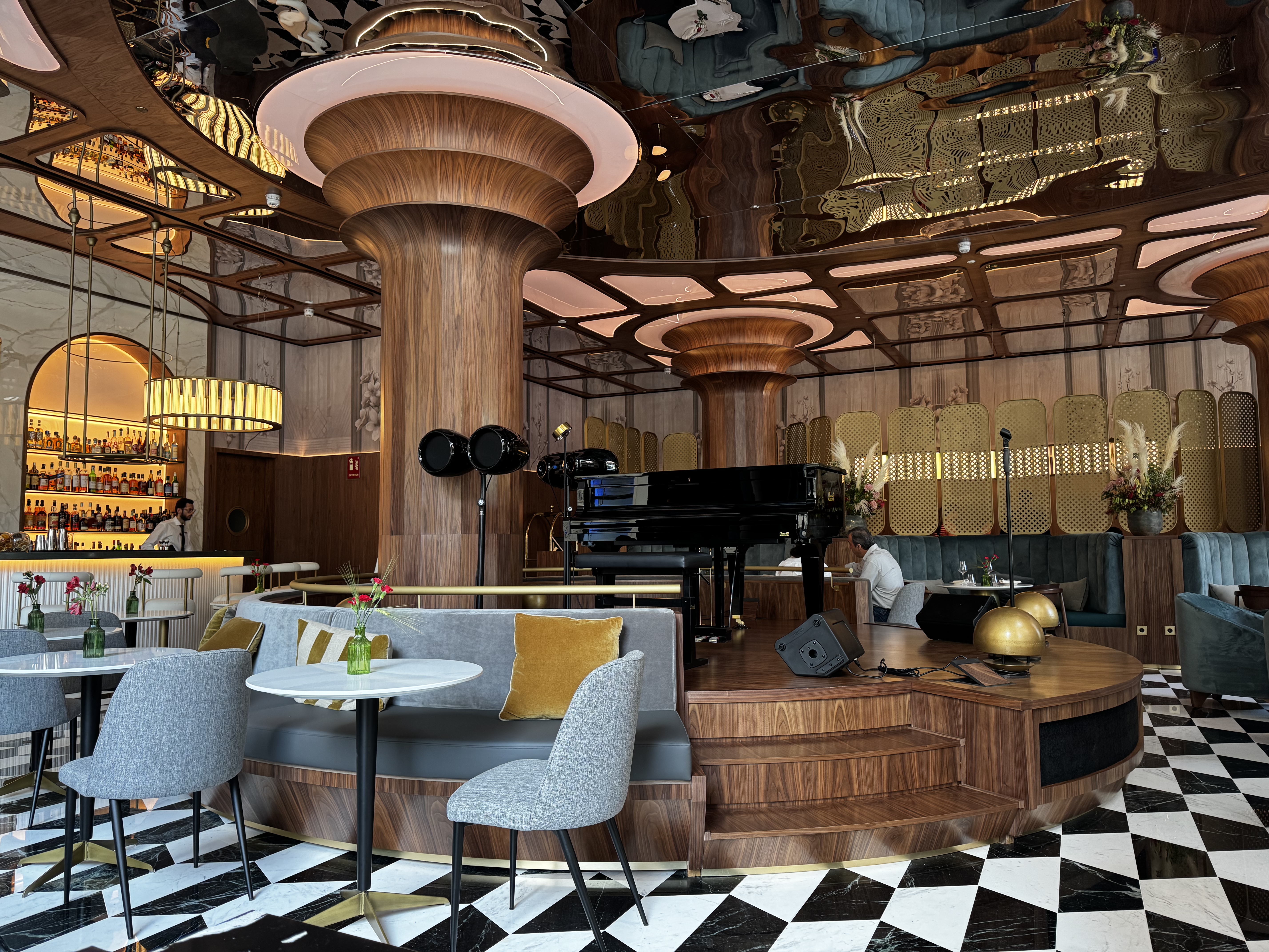 Grand Hotel Centenari Valencia Marriott Autograph Collection restaurant piano closeup